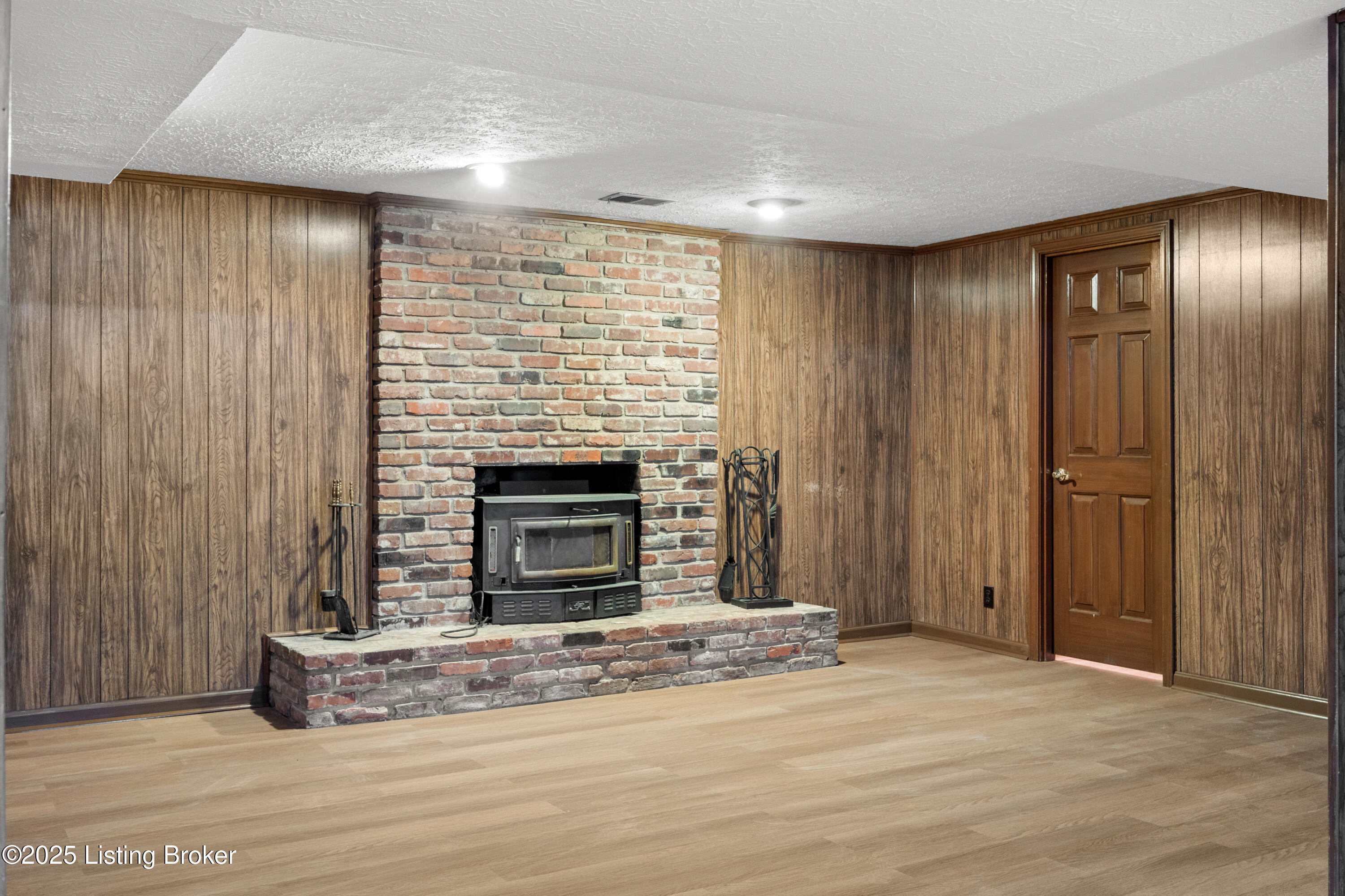 12102 Edenwood Dr