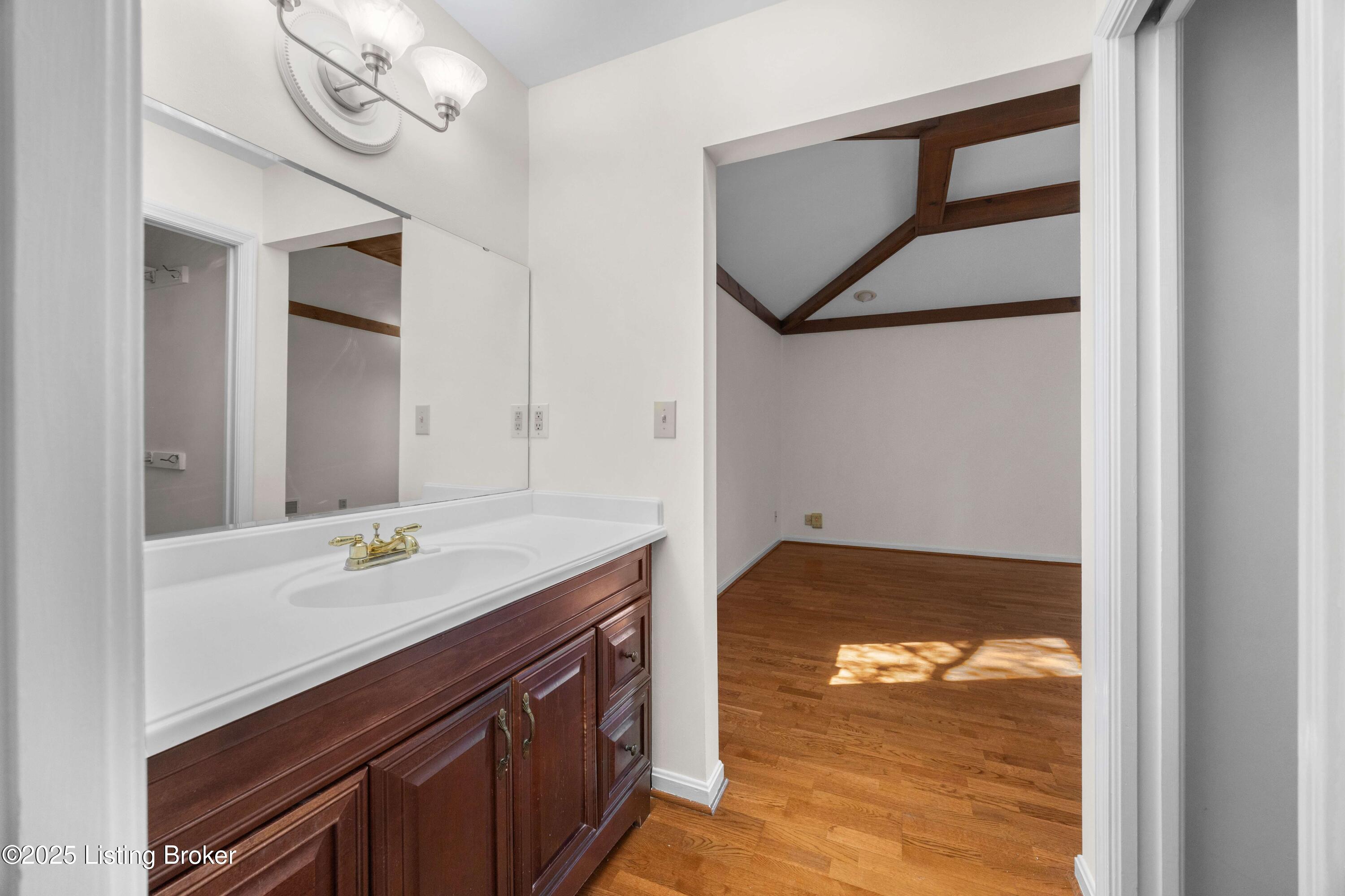 12102 Edenwood Dr