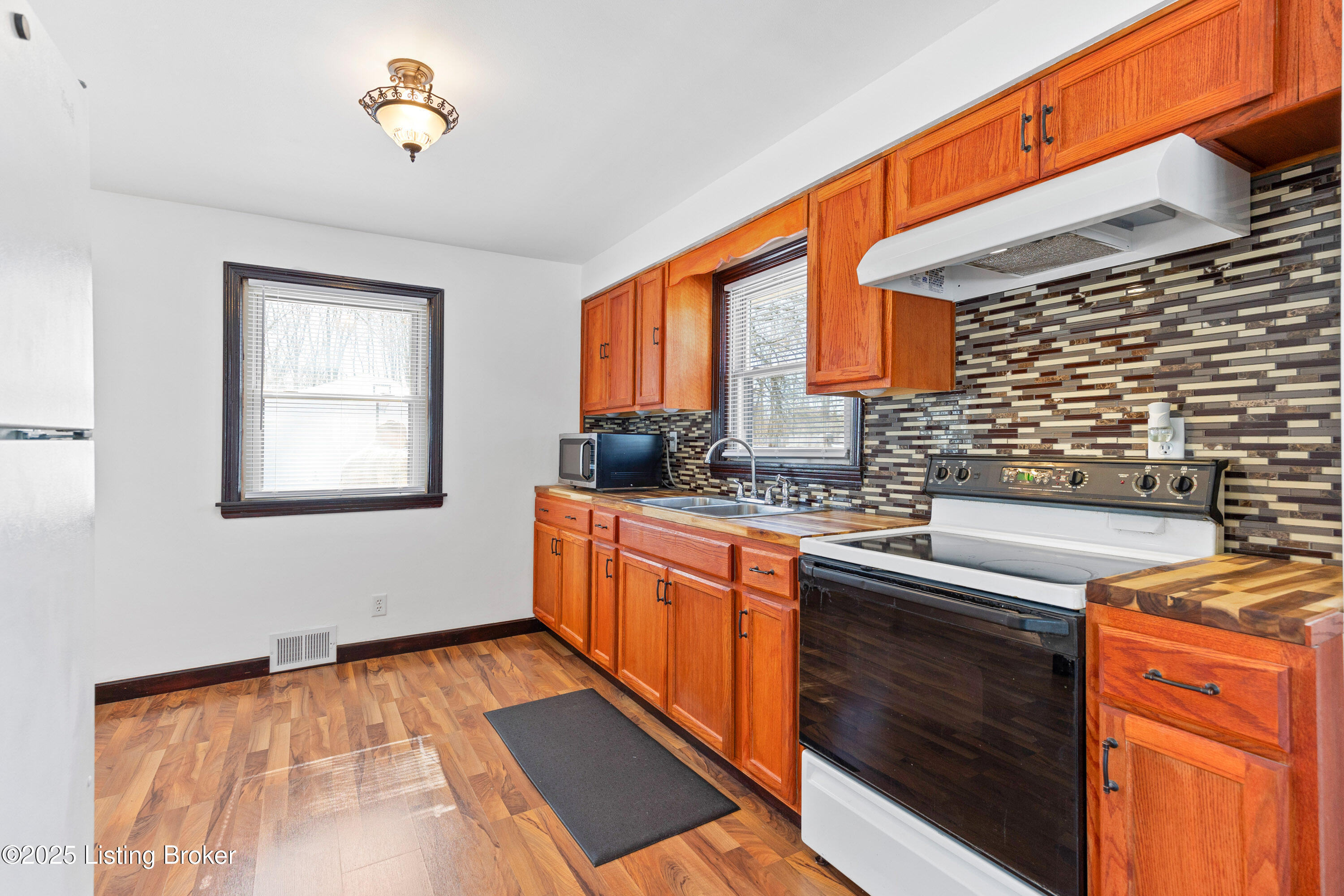 2506 Guelat Ave