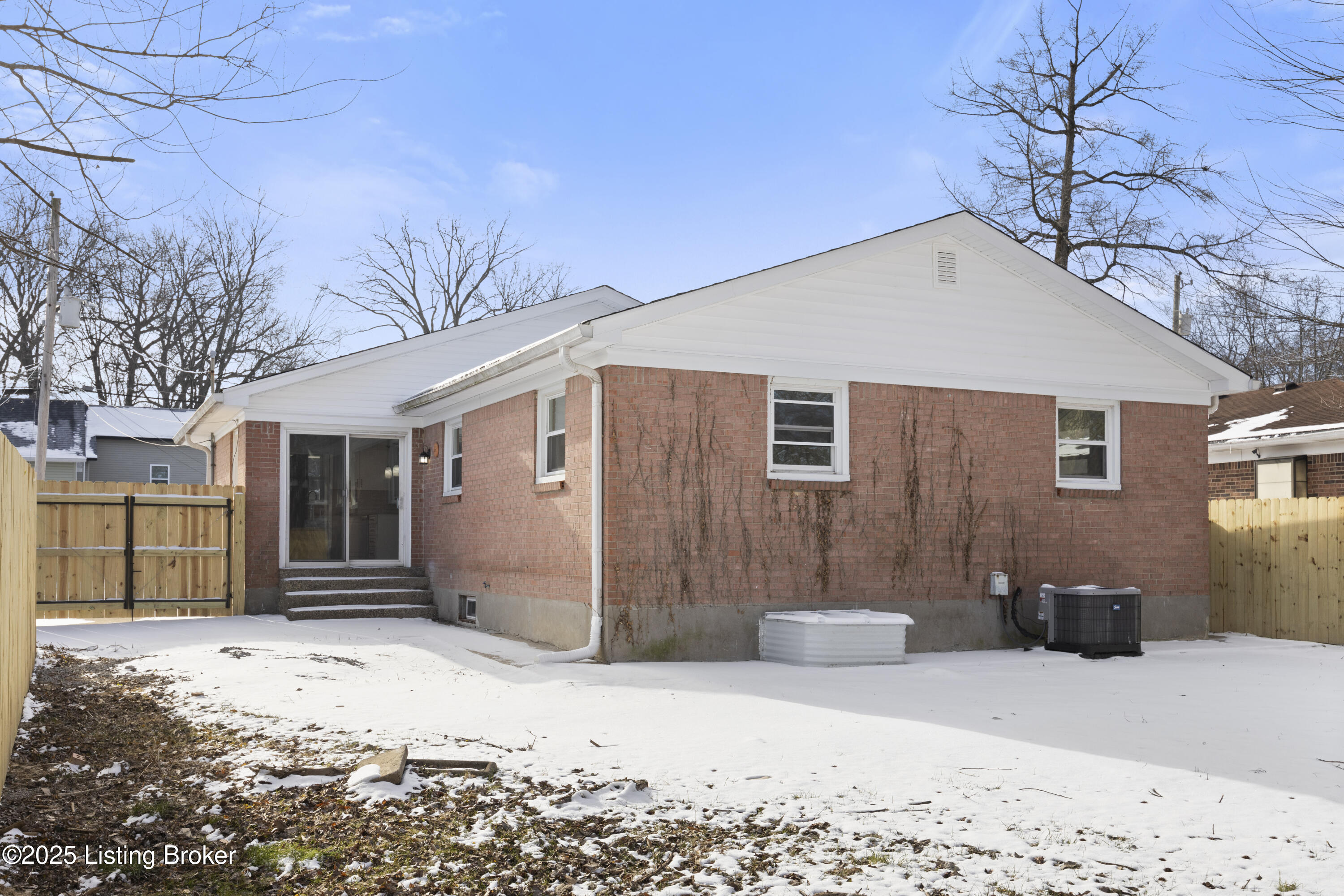 617 Iroquois Ave