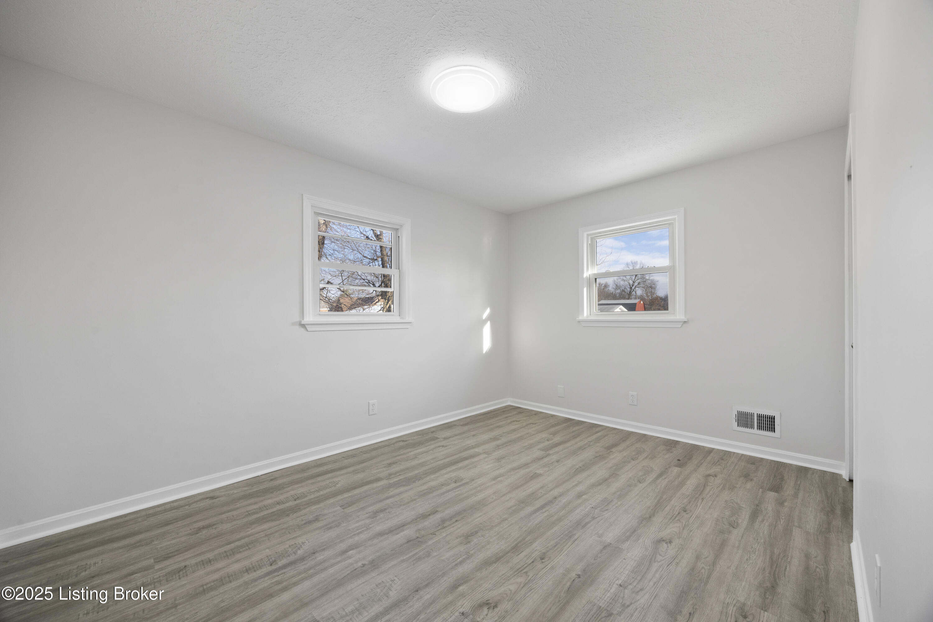 617 Iroquois Ave