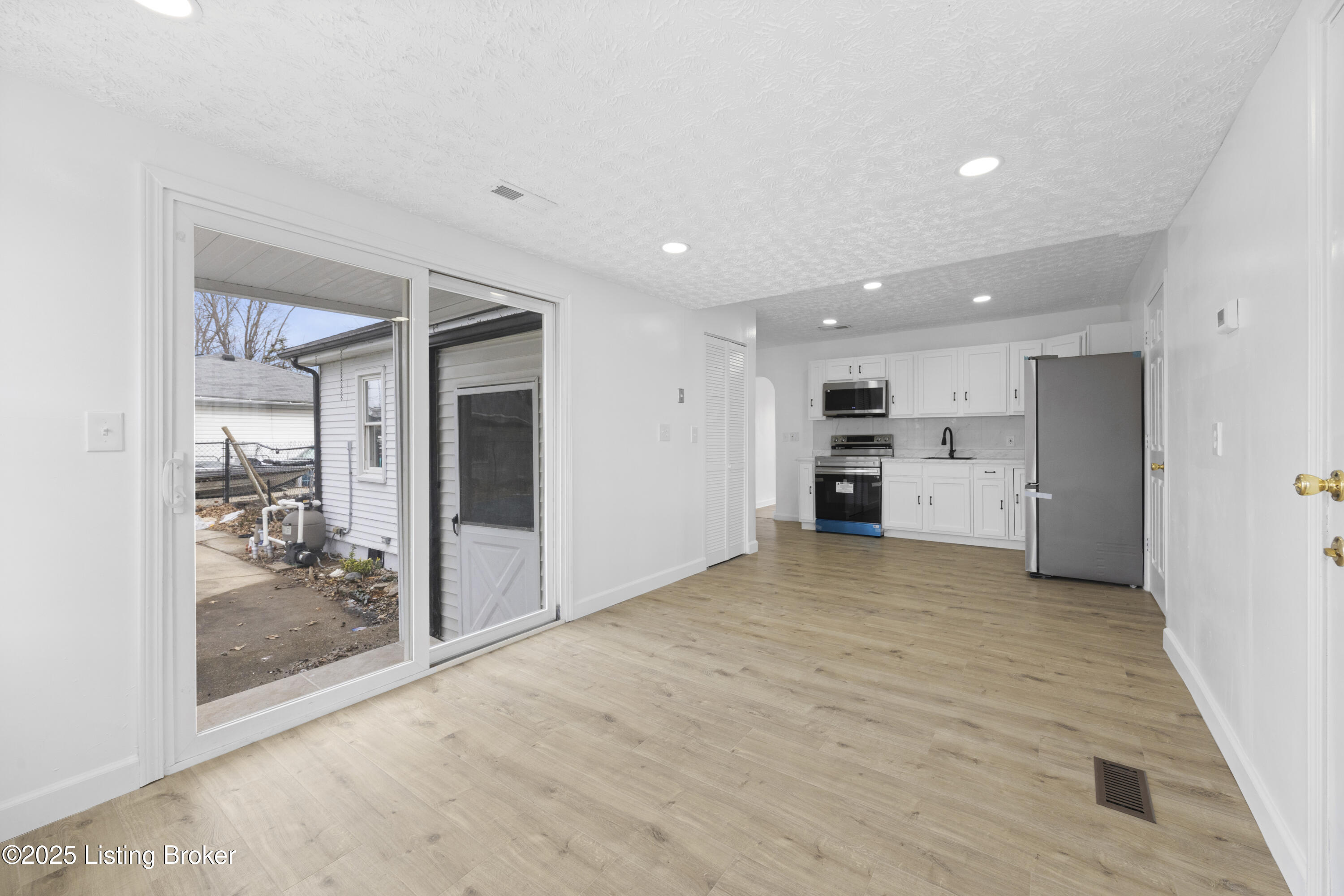 6210 Hanses Dr