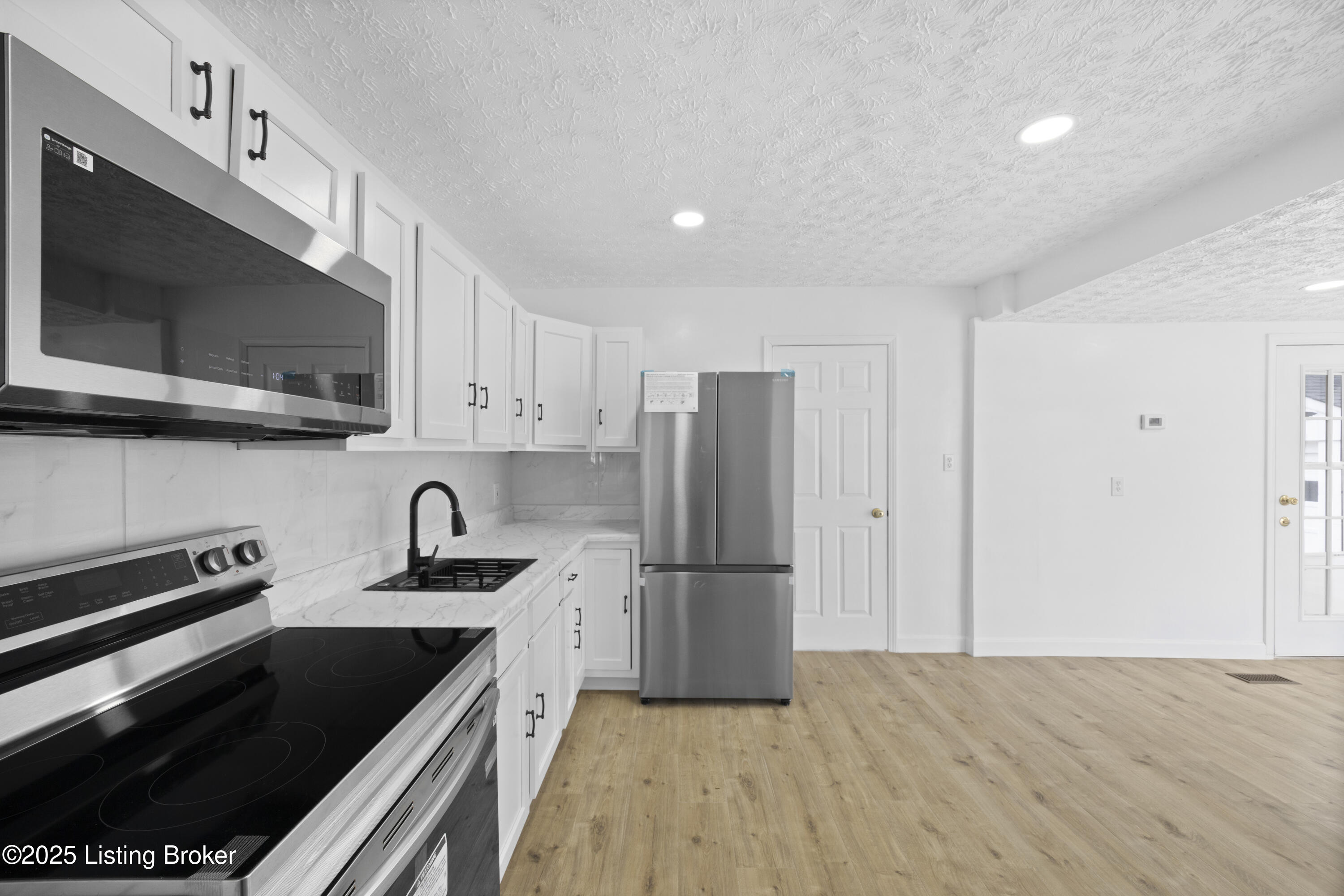 6210 Hanses Dr