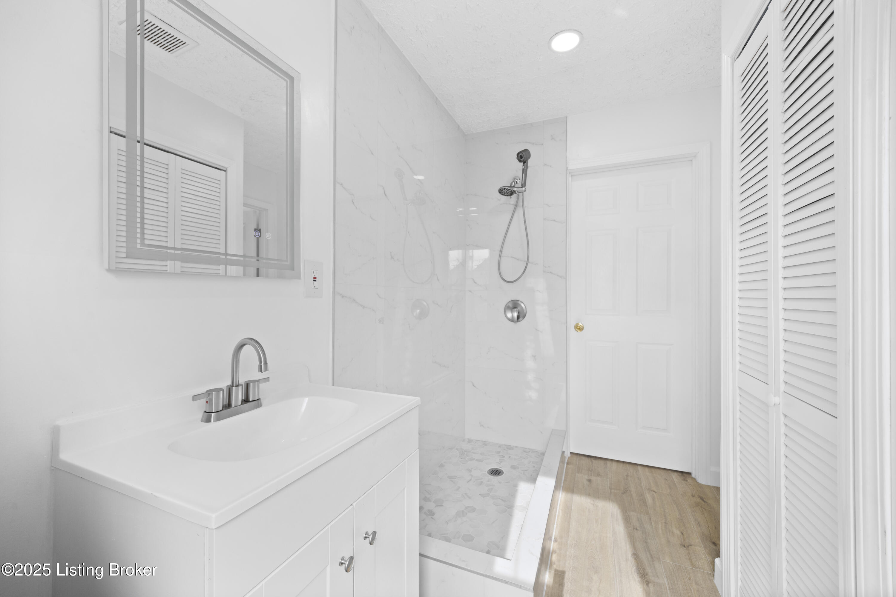 6210 Hanses Dr