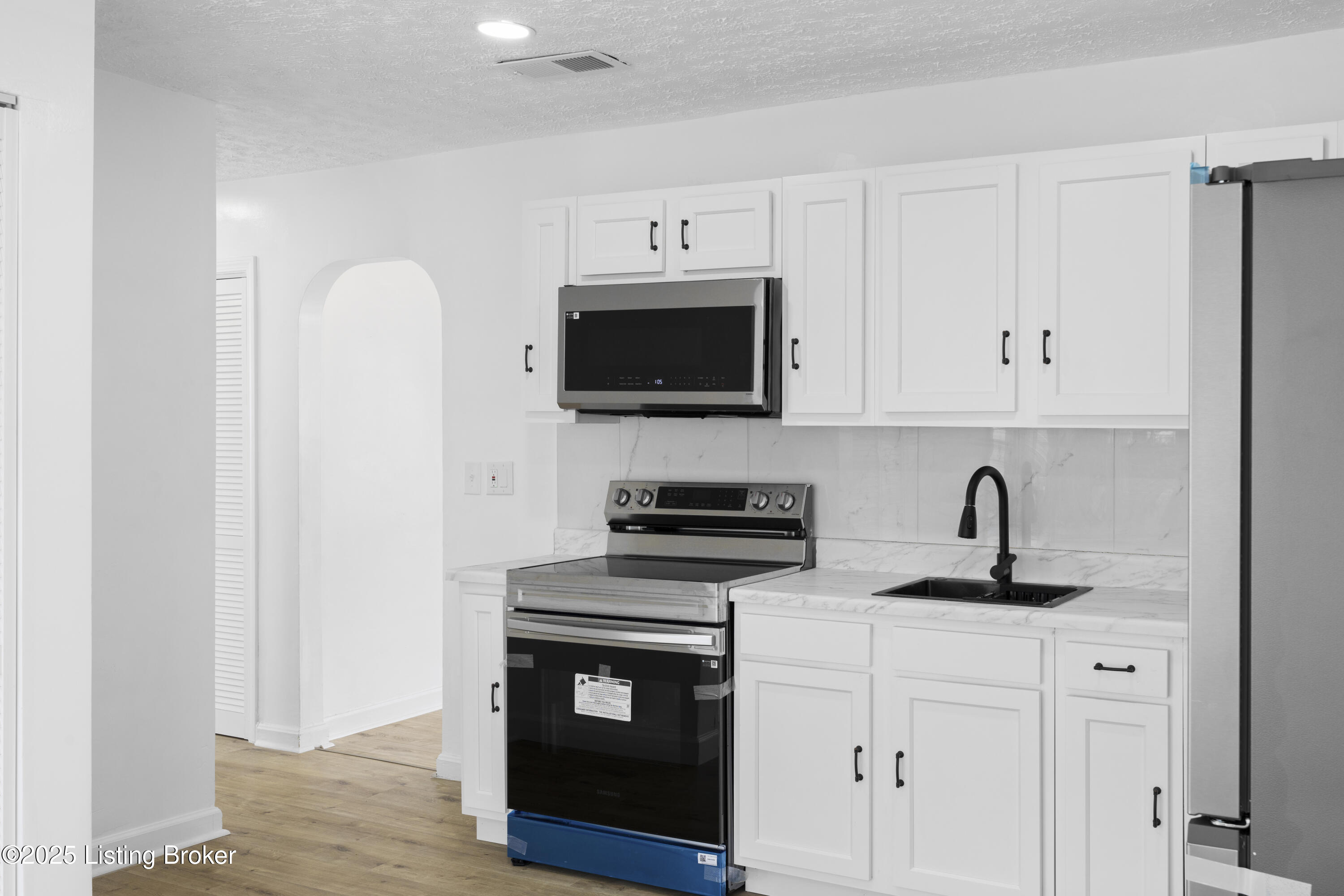 6210 Hanses Dr
