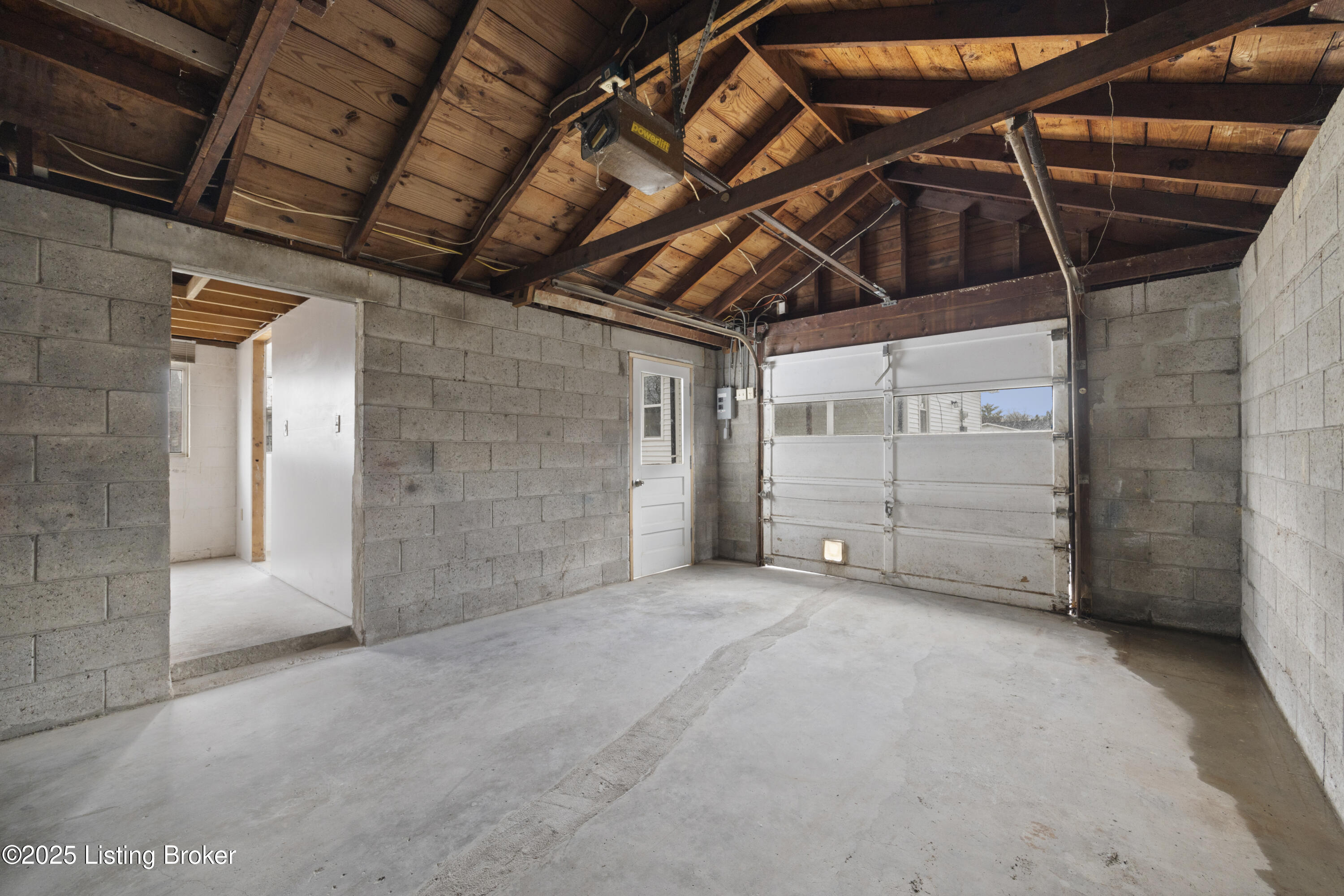 6210 Hanses Dr