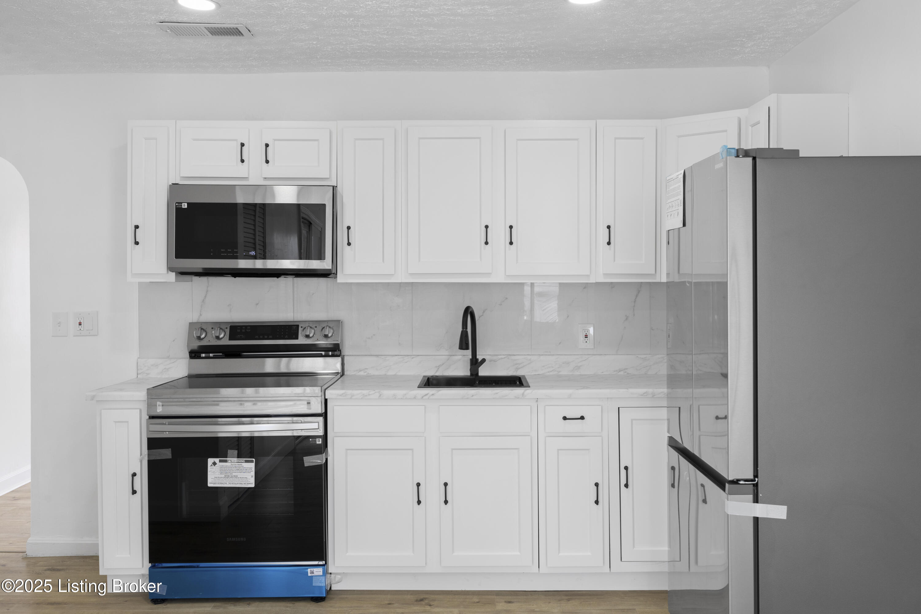 6210 Hanses Dr