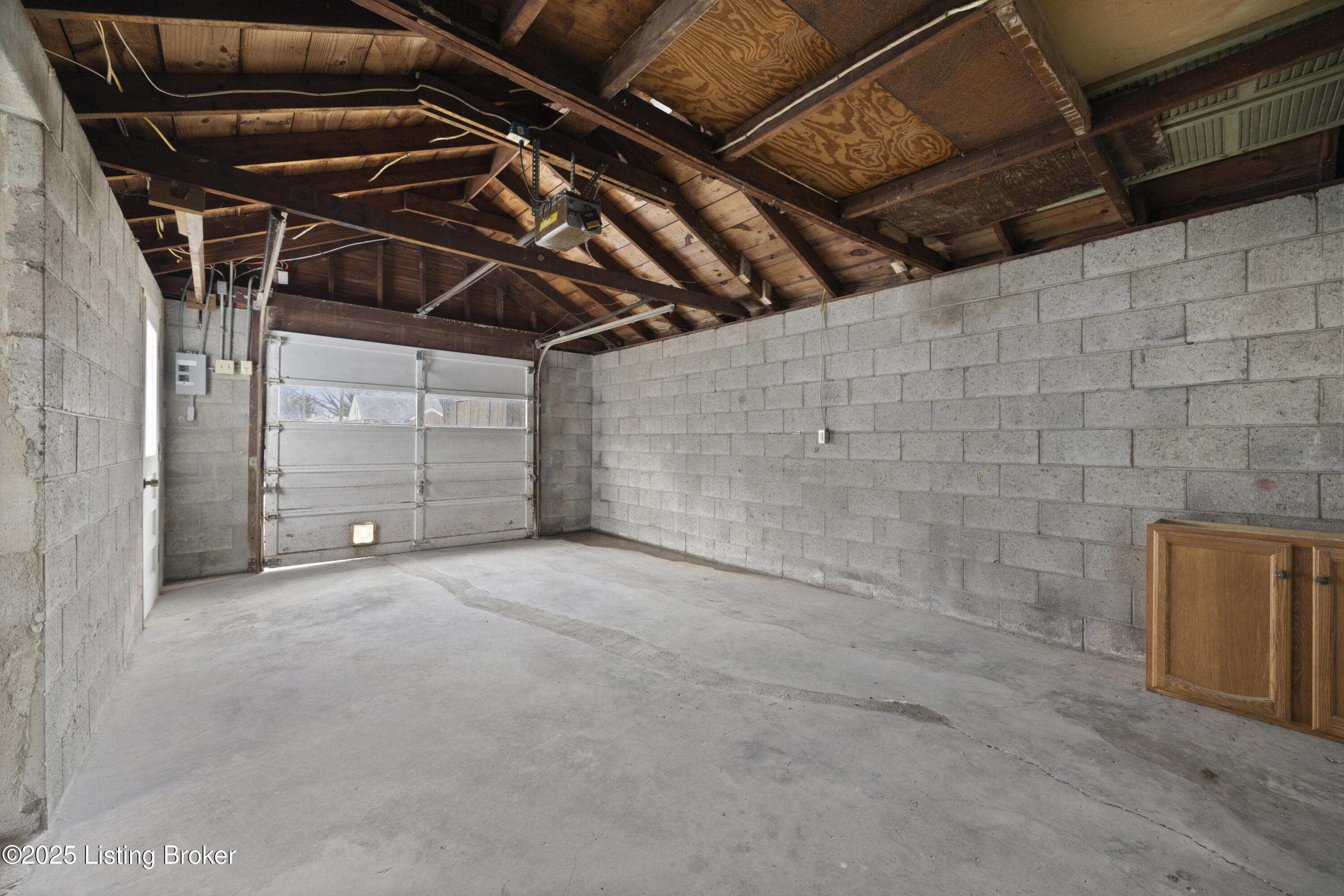 6210 Hanses Dr