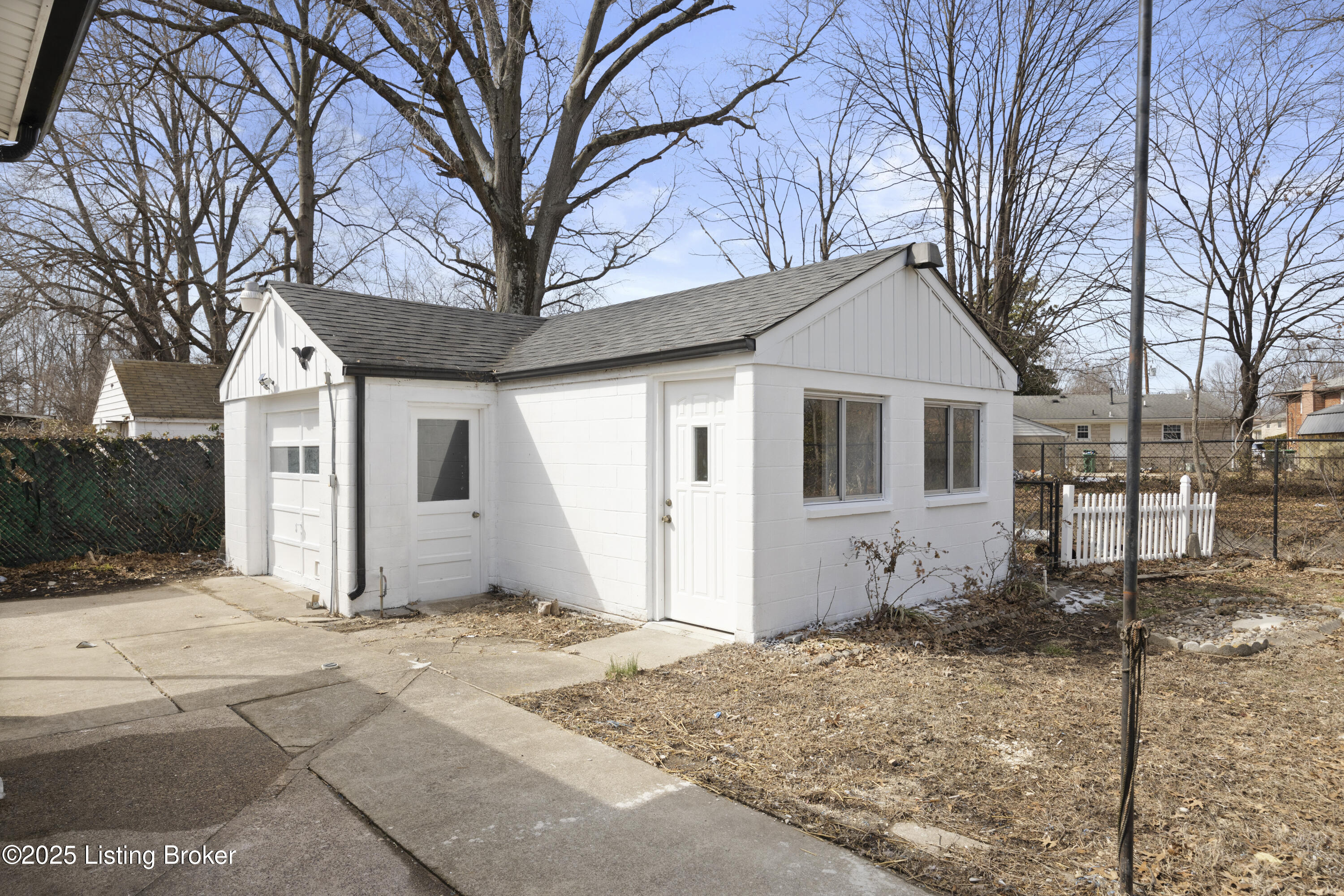 6210 Hanses Dr