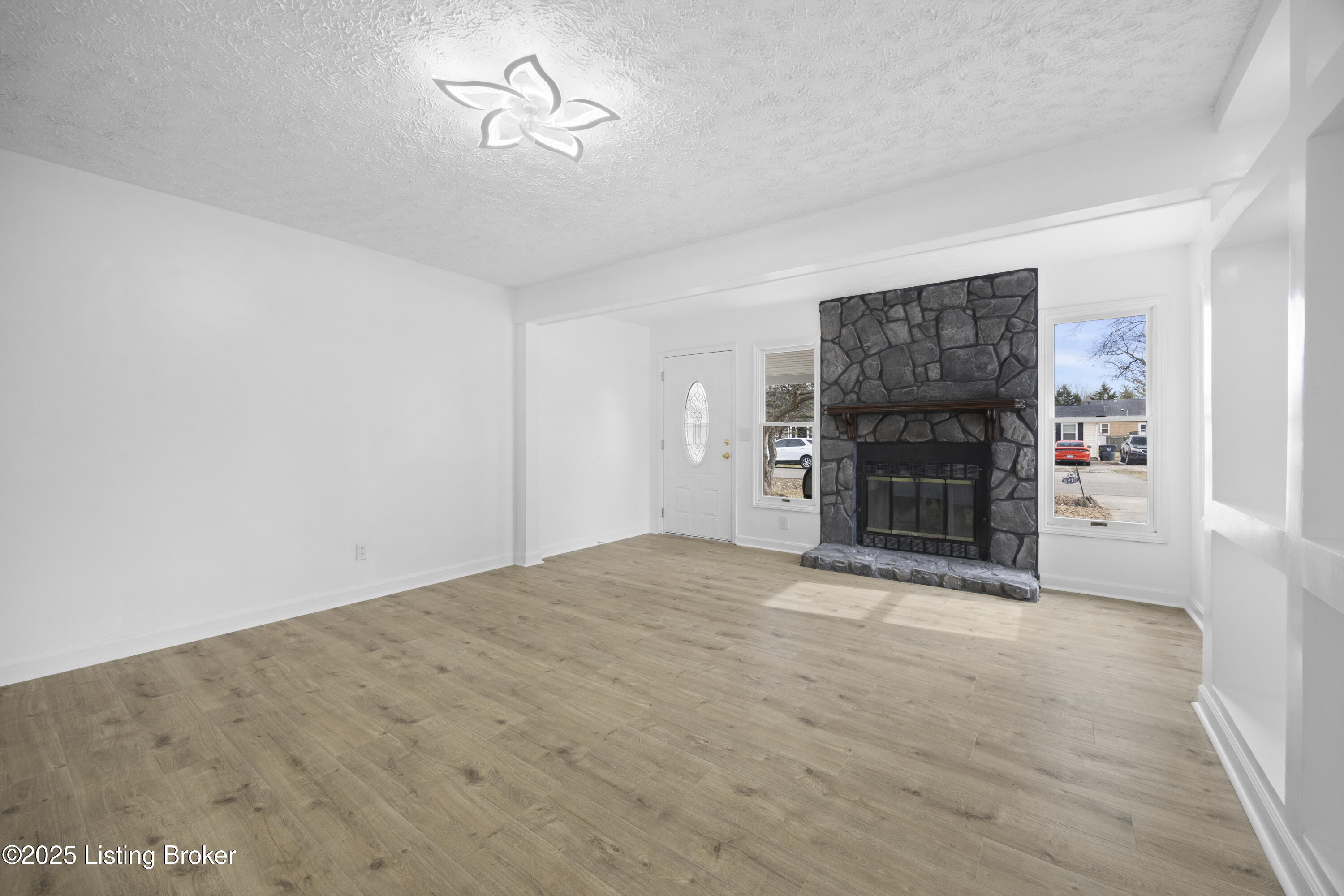 6210 Hanses Dr