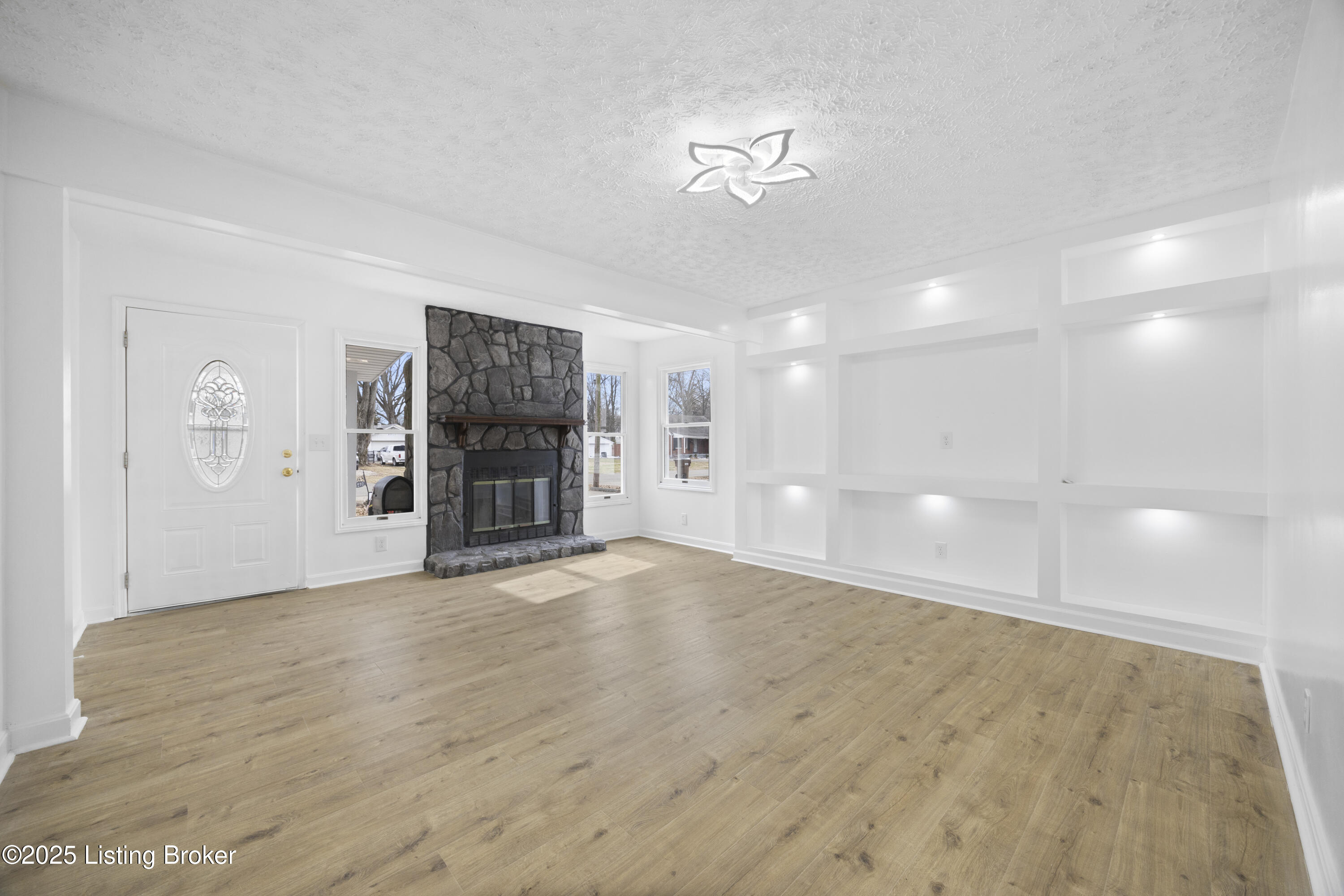 6210 Hanses Dr