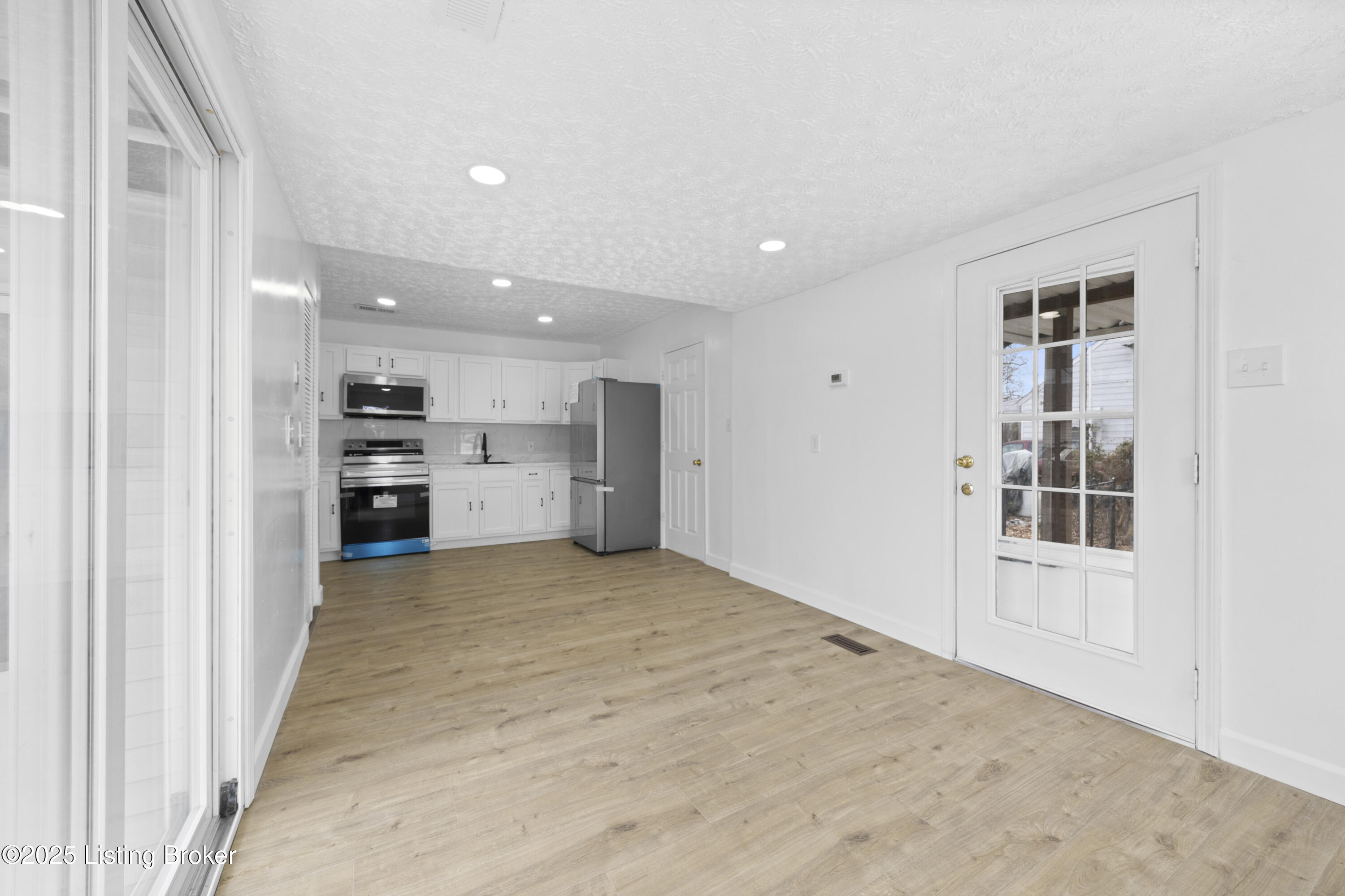 6210 Hanses Dr