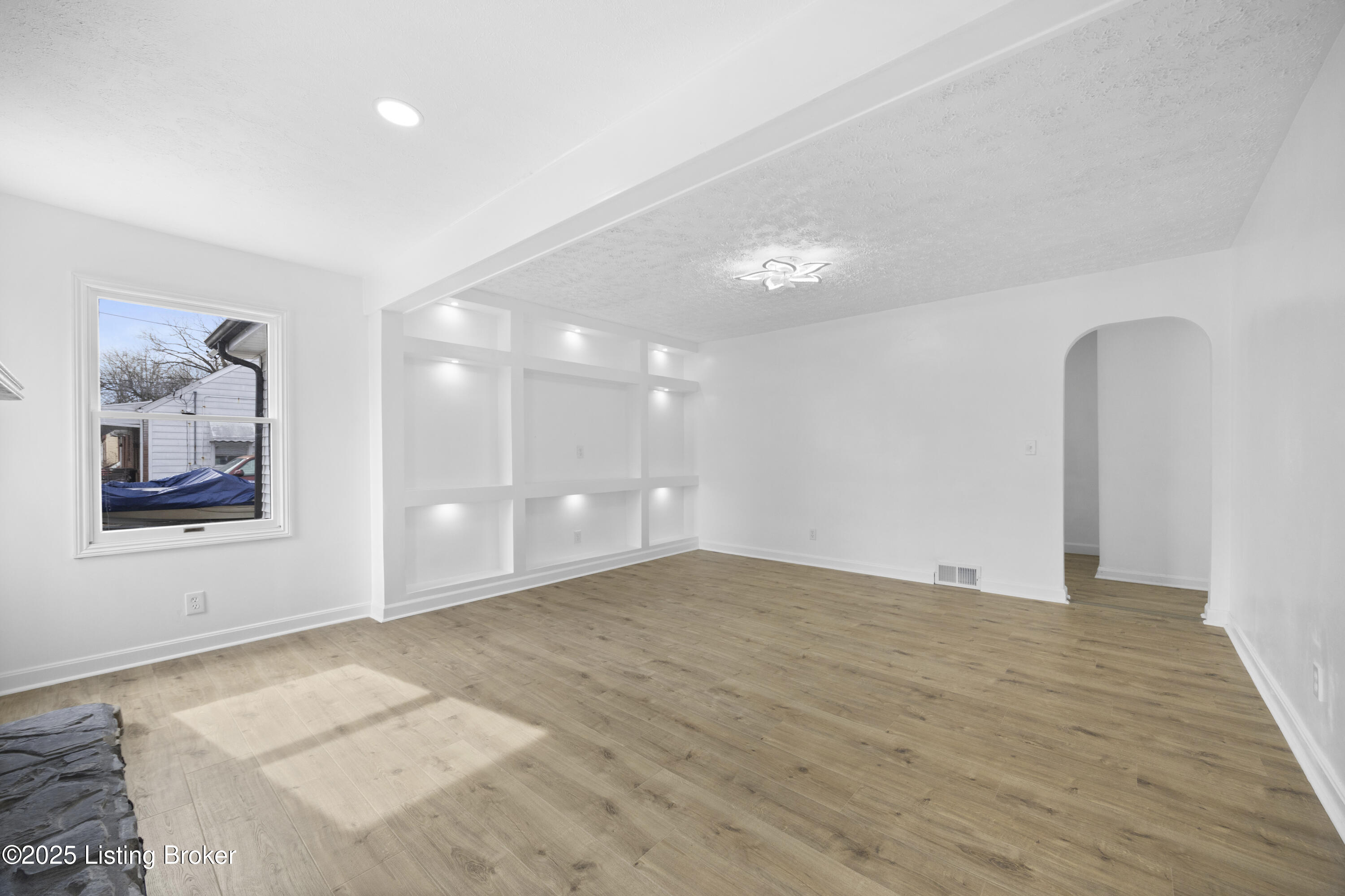 6210 Hanses Dr
