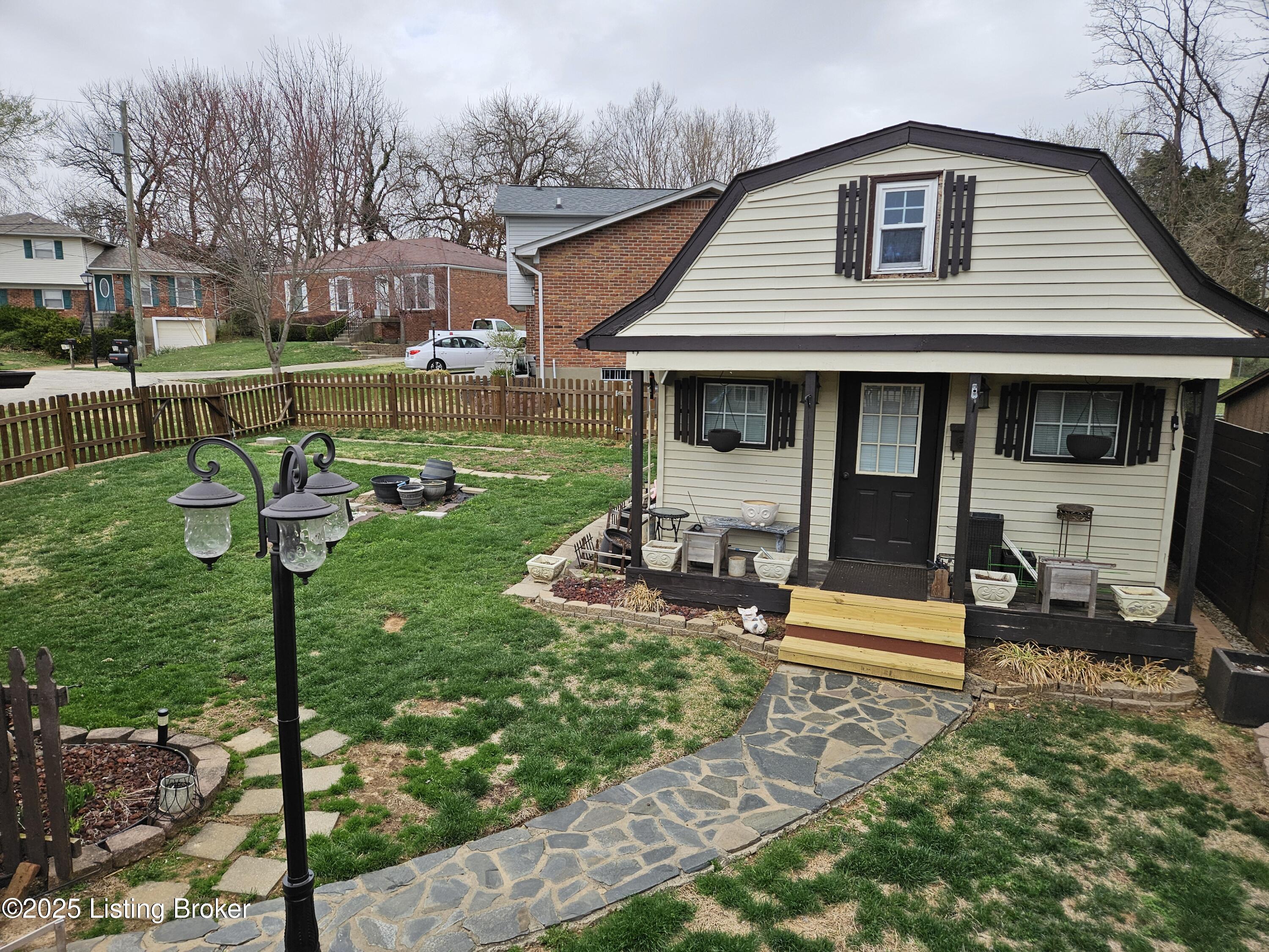 10713 Blackwood Rd
