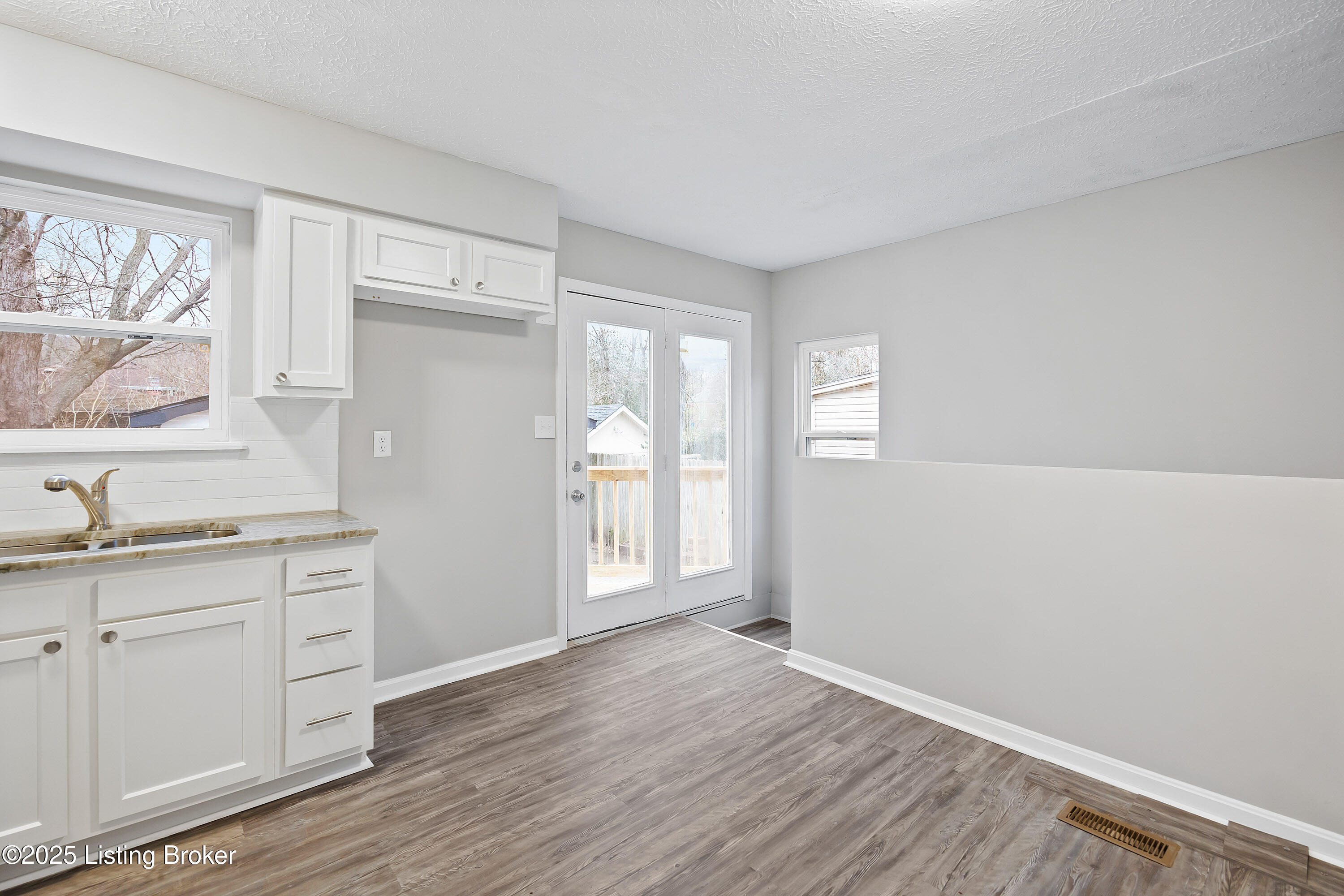 10114 Blue Creek Dr