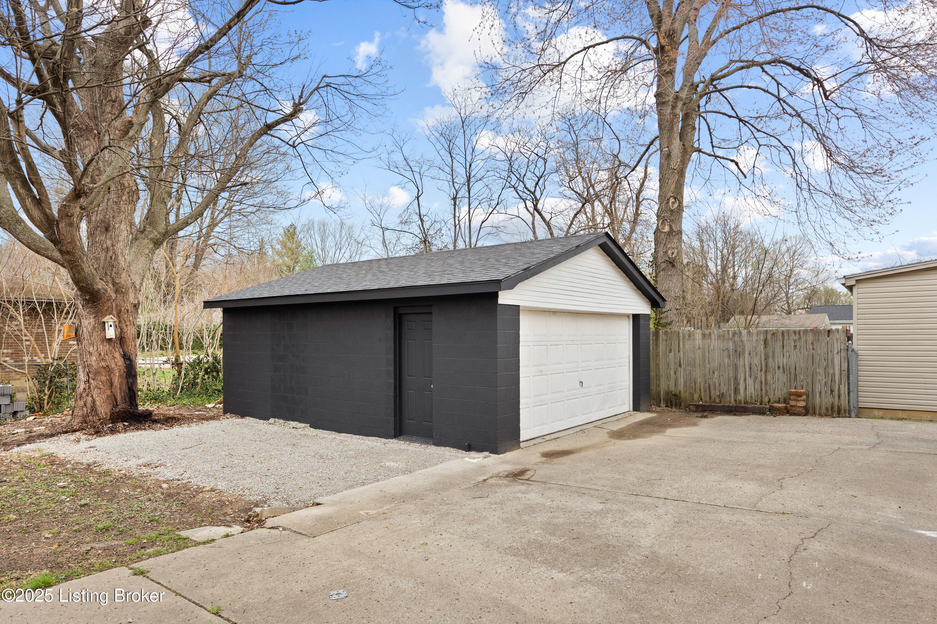 10114 Blue Creek Dr