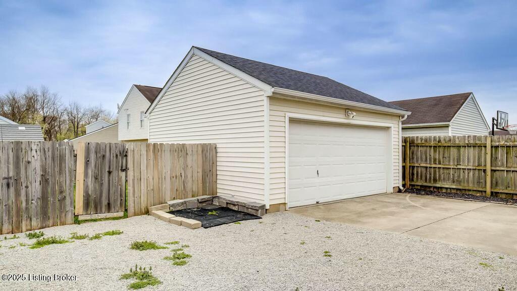 6110 Maravian Dr