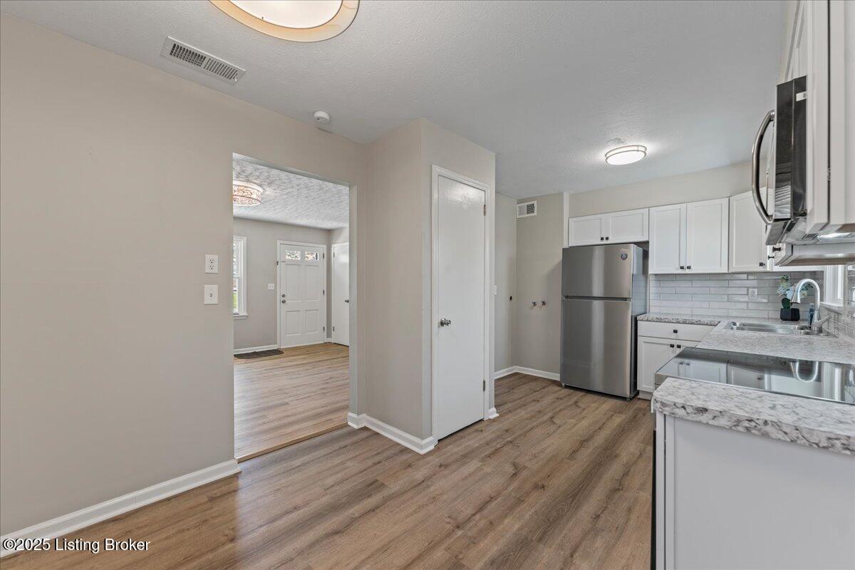11710 Montwood Ln