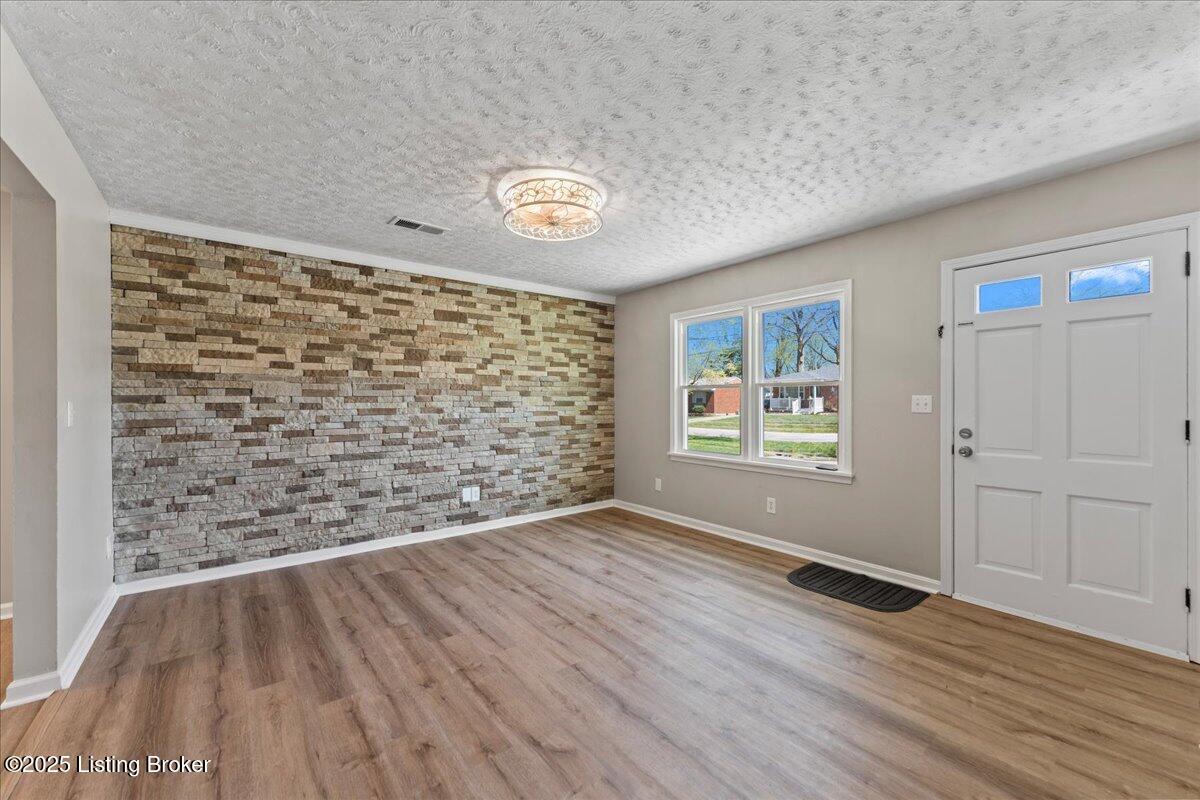 11710 Montwood Ln