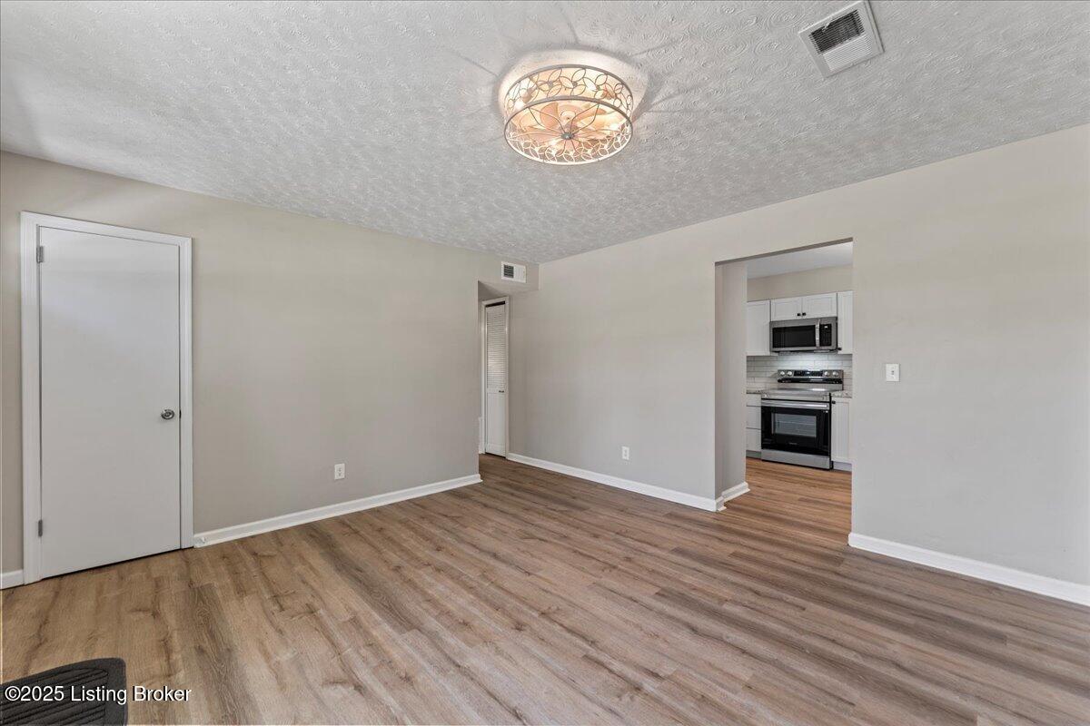 11710 Montwood Ln