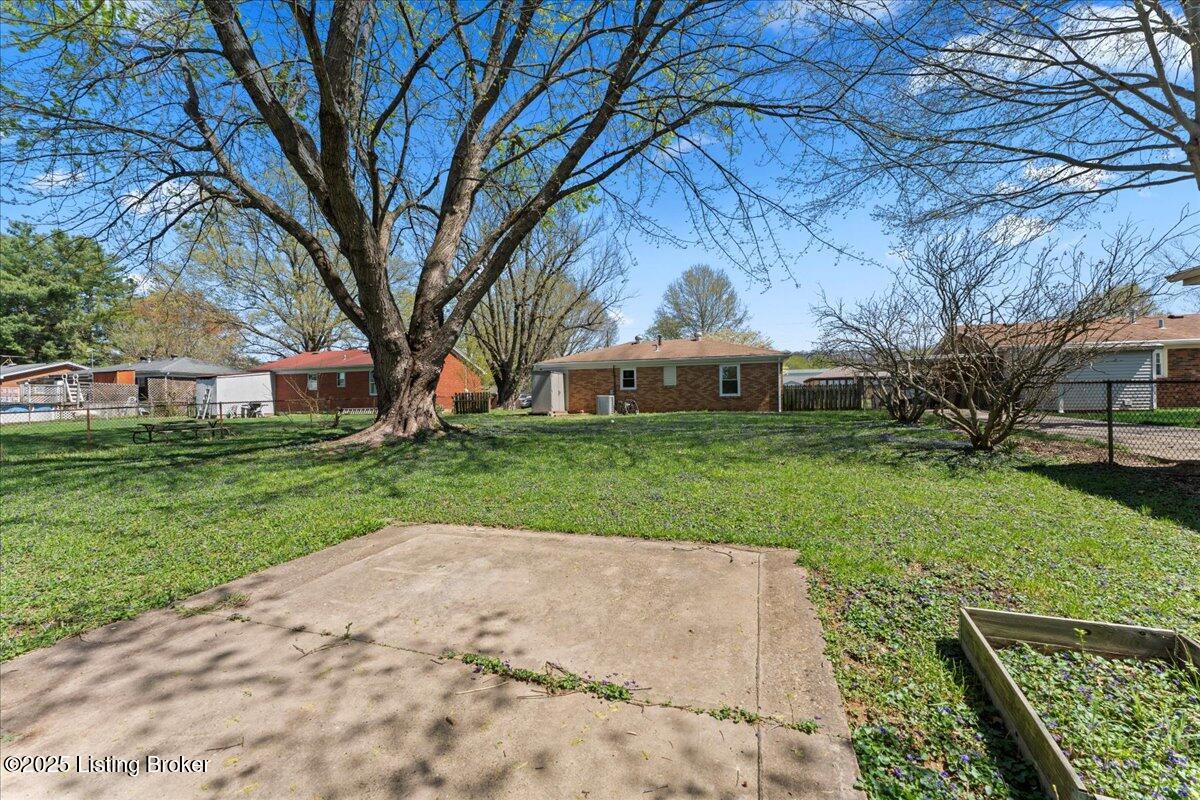 11710 Montwood Ln