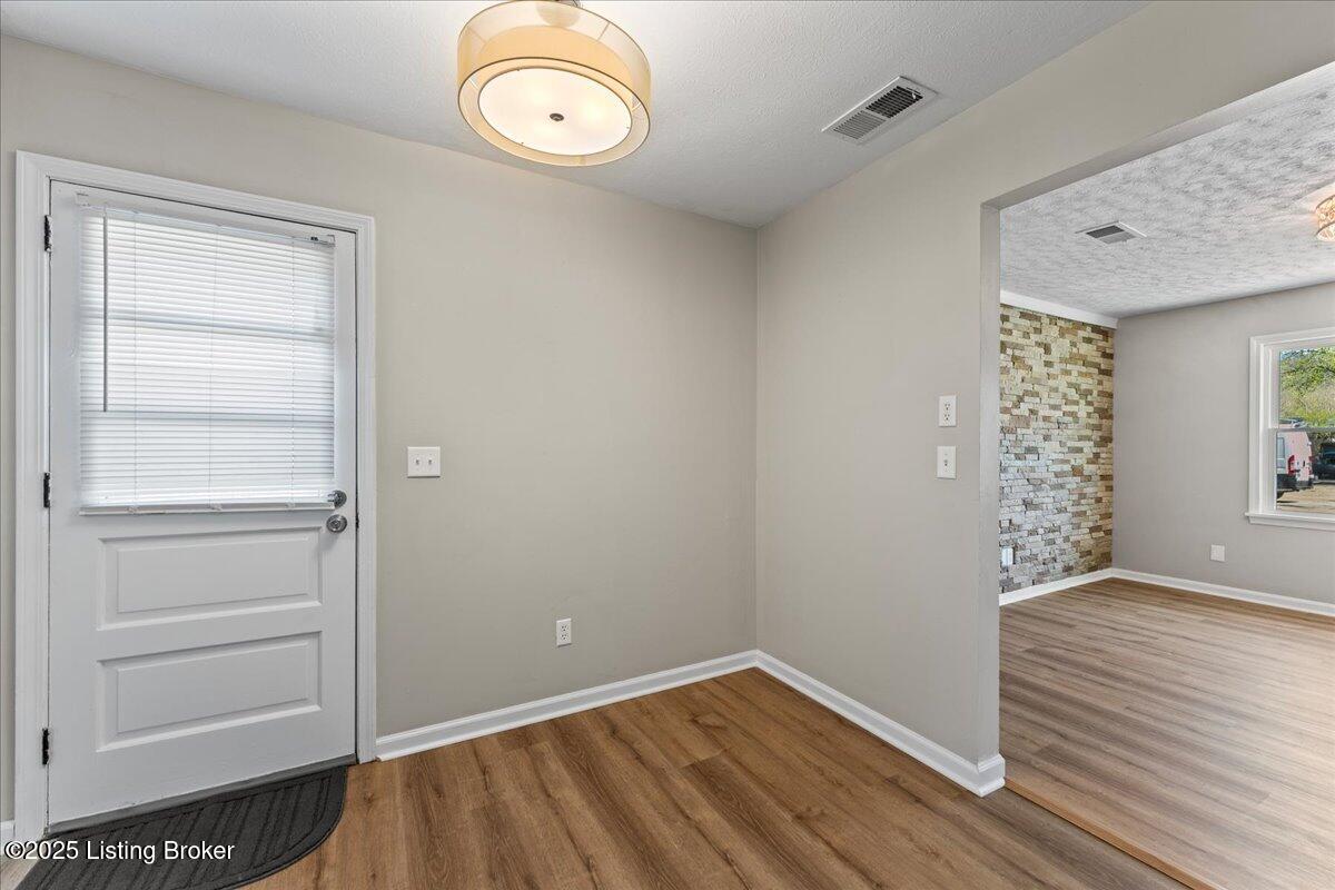 11710 Montwood Ln