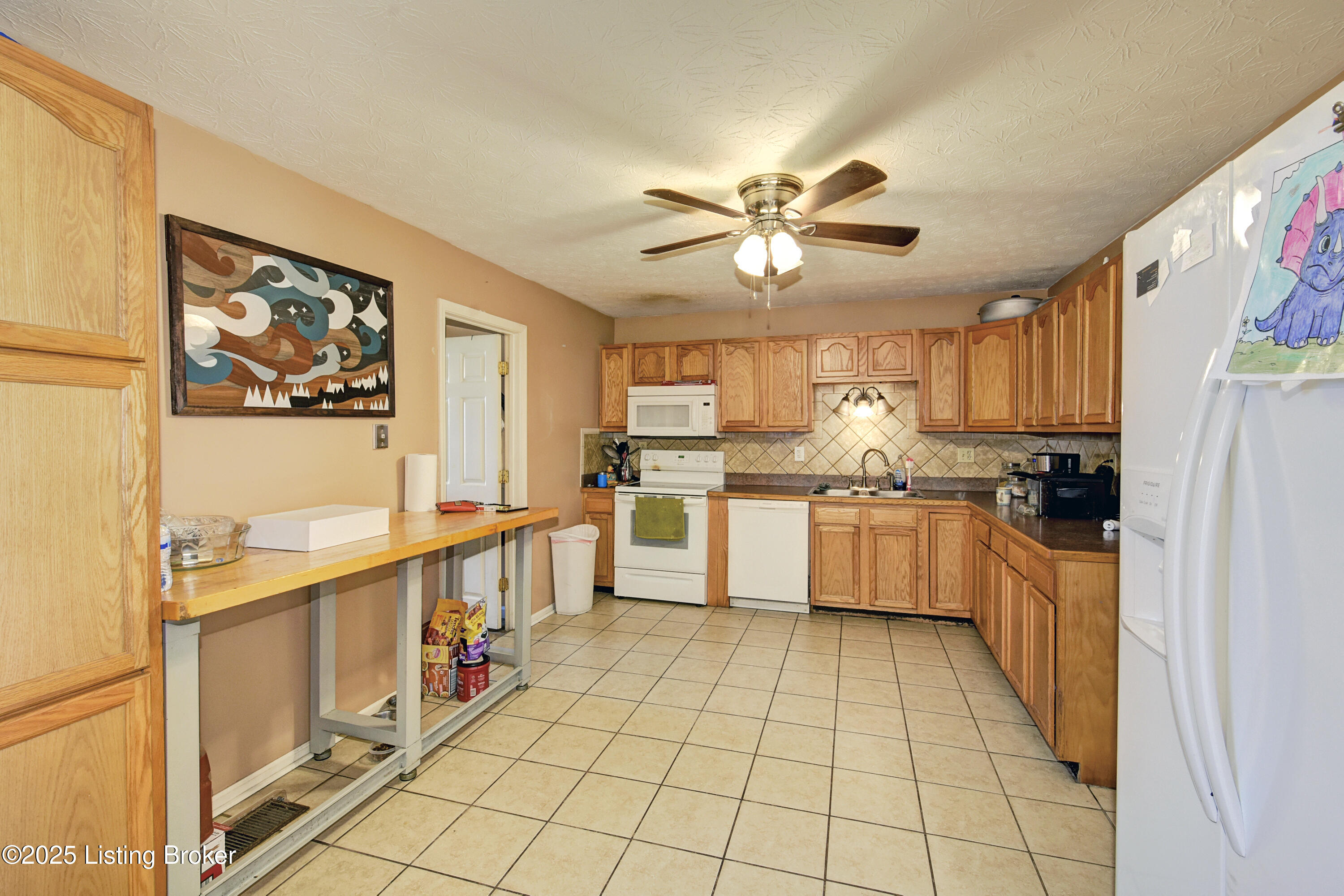 2712 New High St
