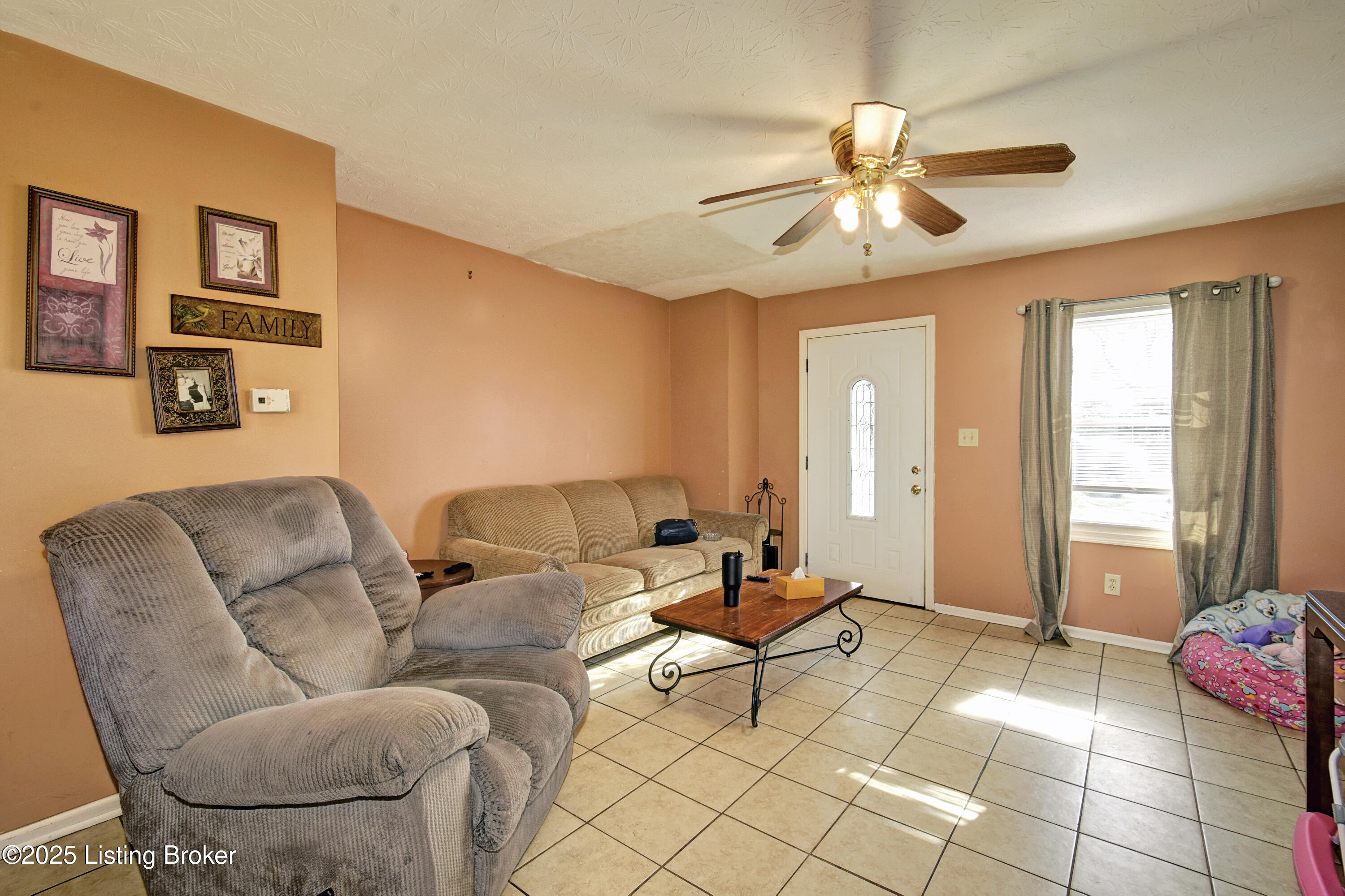 2712 New High St