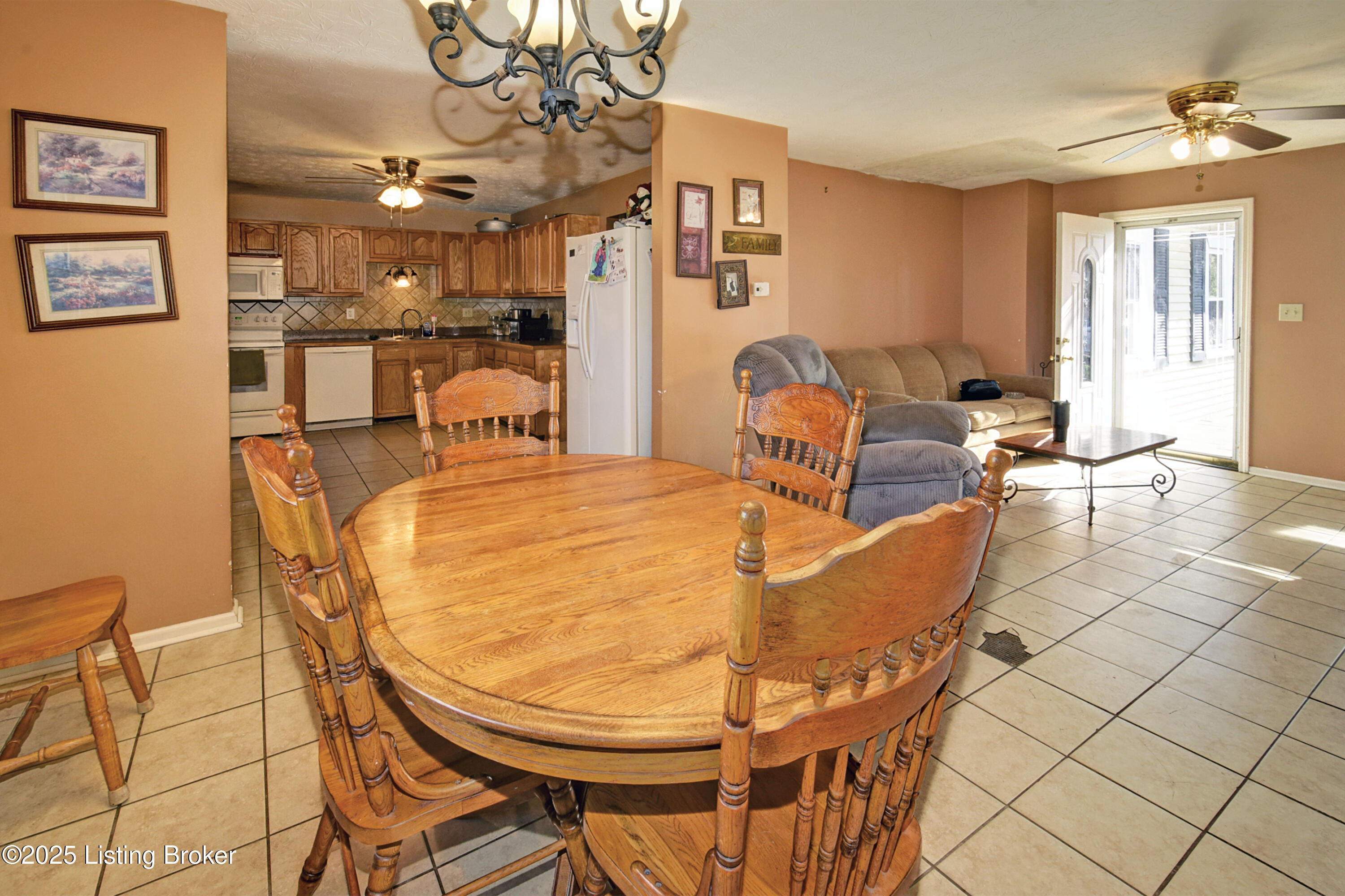 2712 New High St