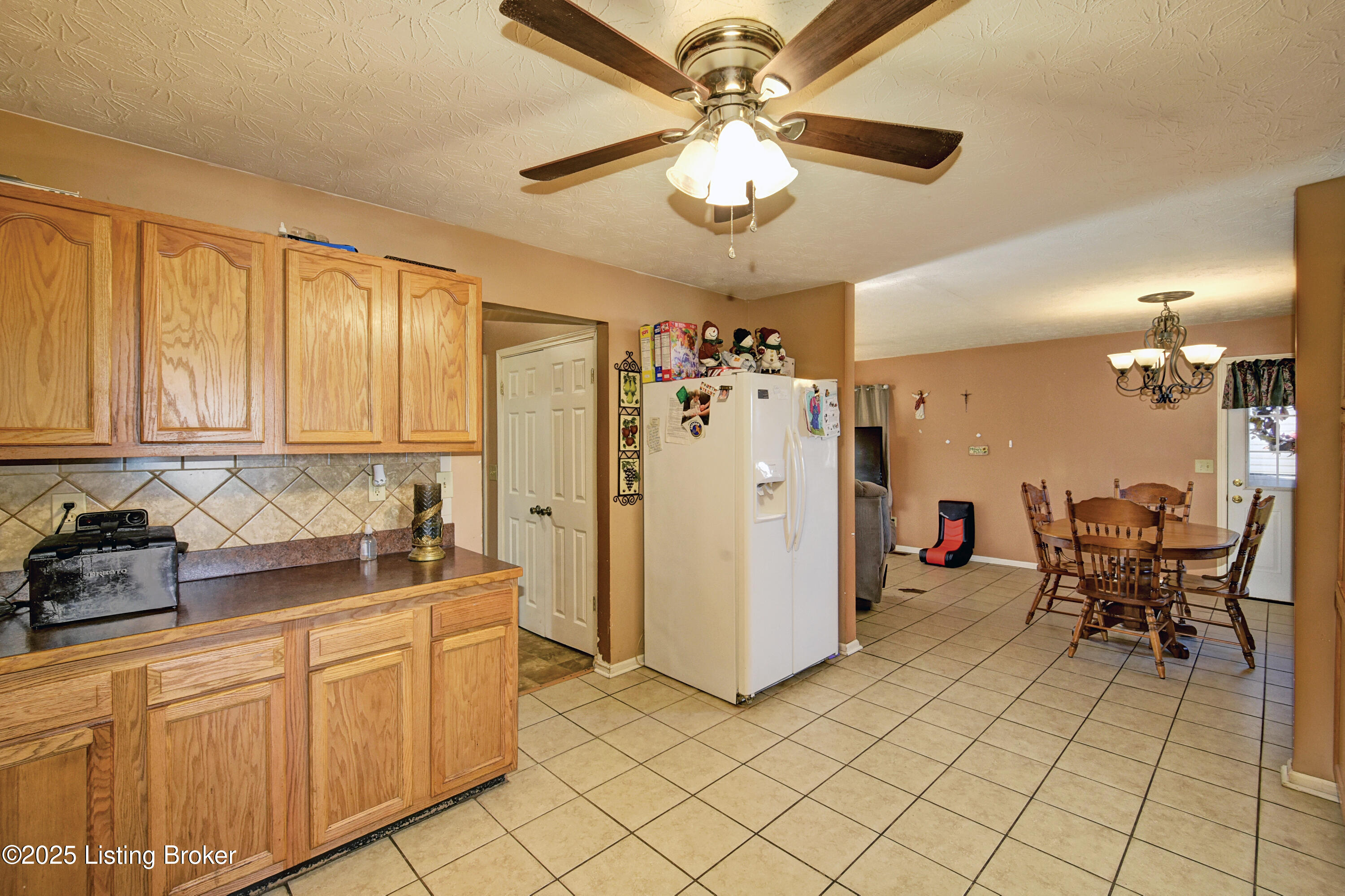 2712 New High St