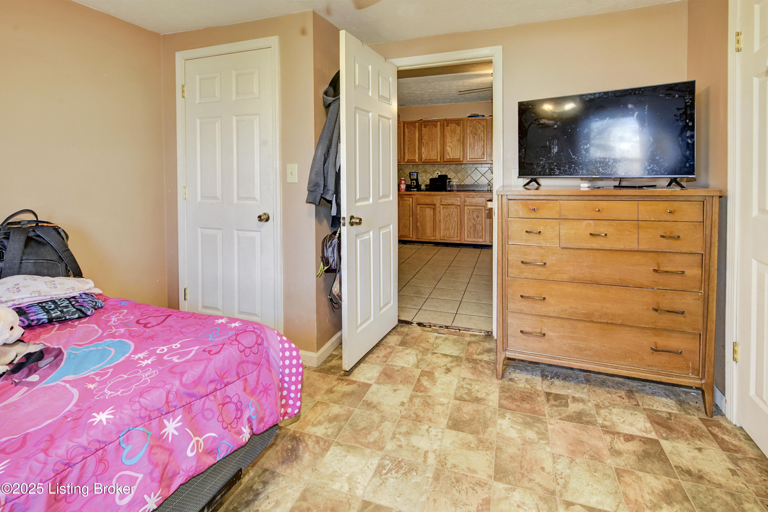 2712 New High St