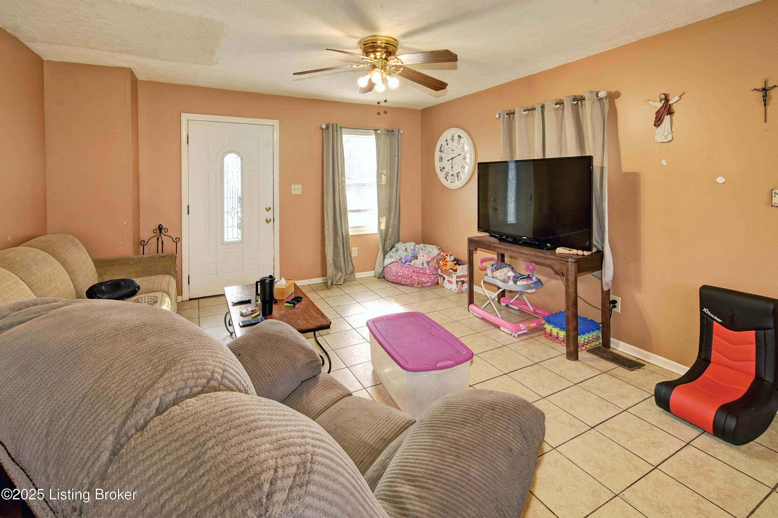 2712 New High St