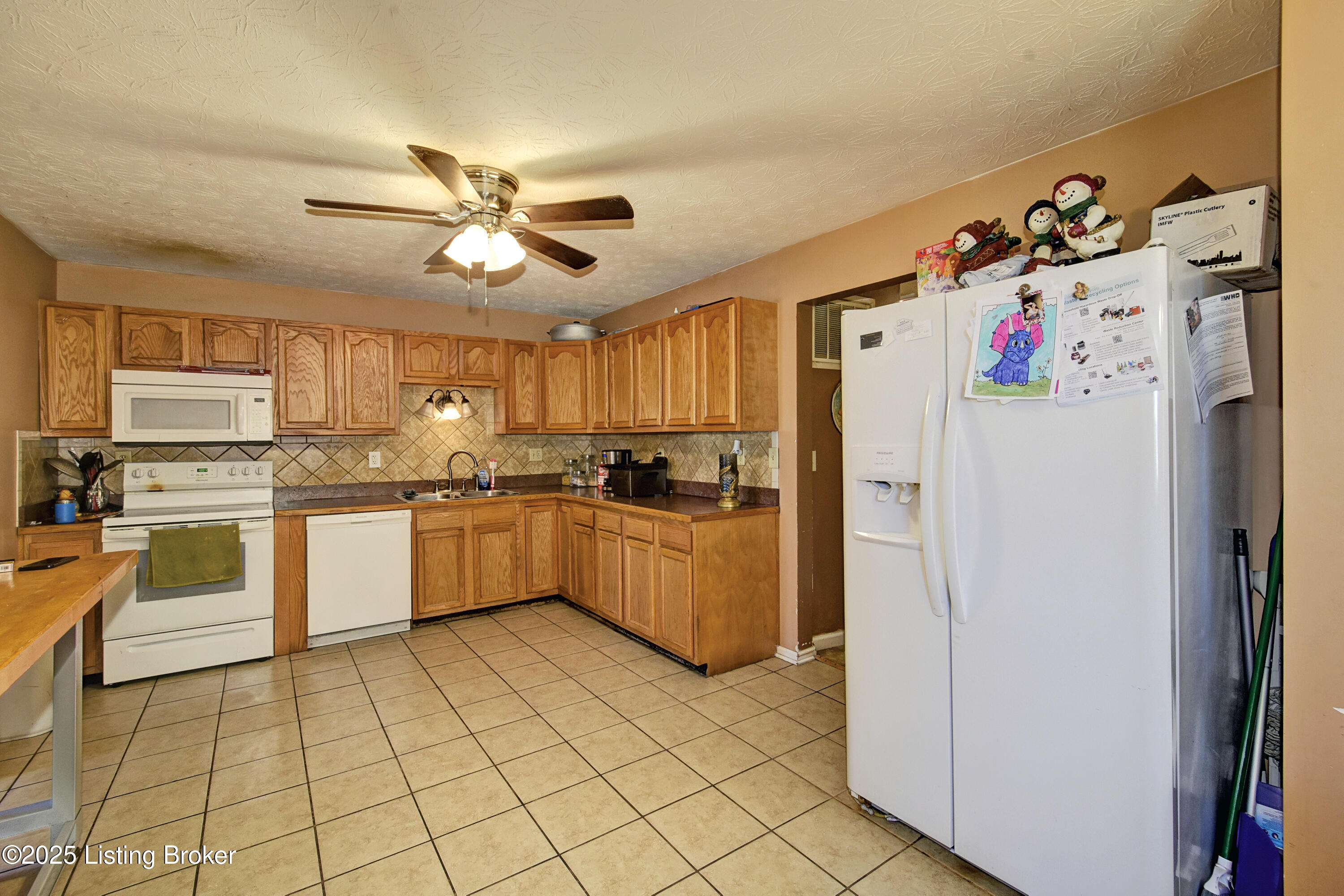2712 New High St
