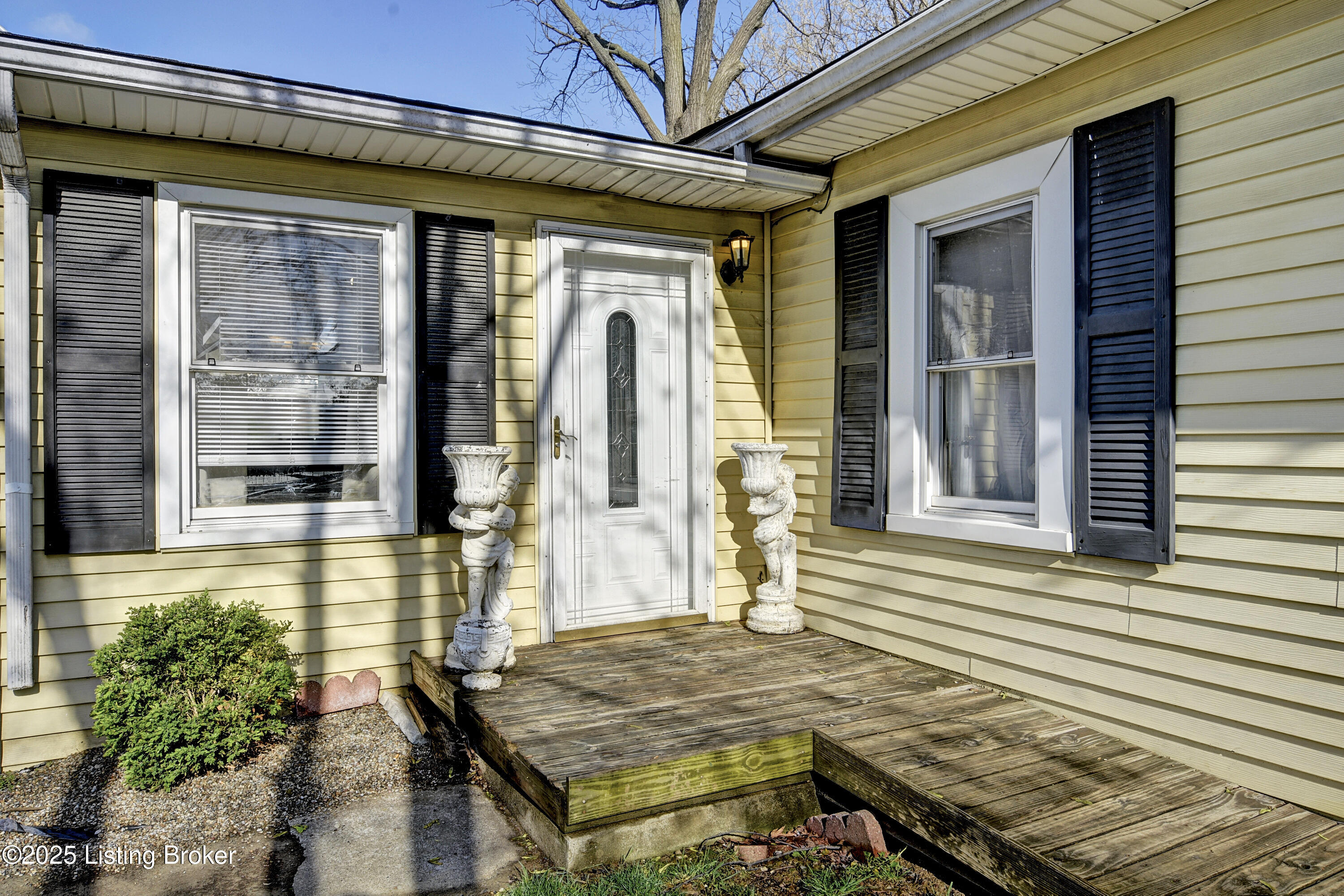 2712 New High St