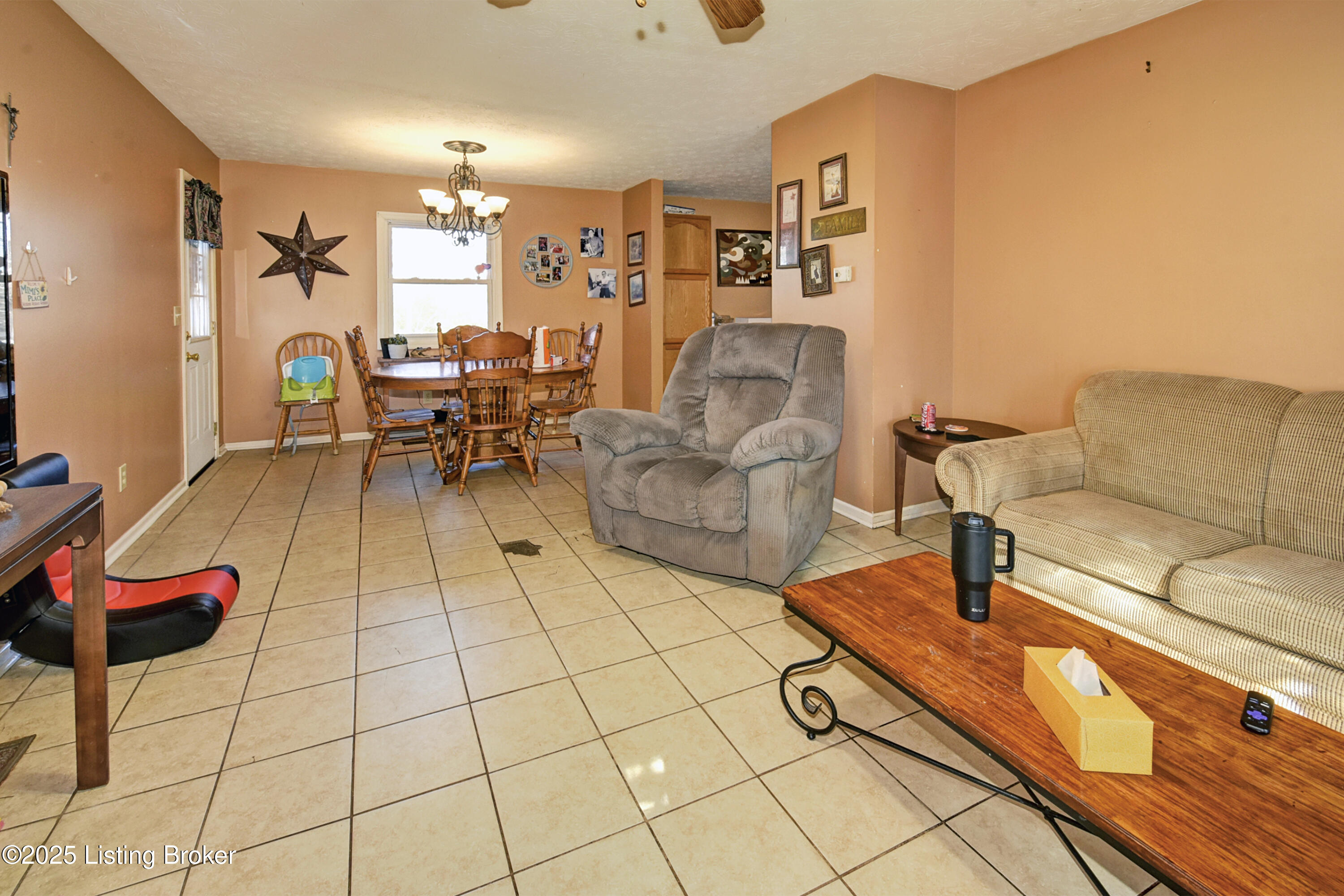 2712 New High St