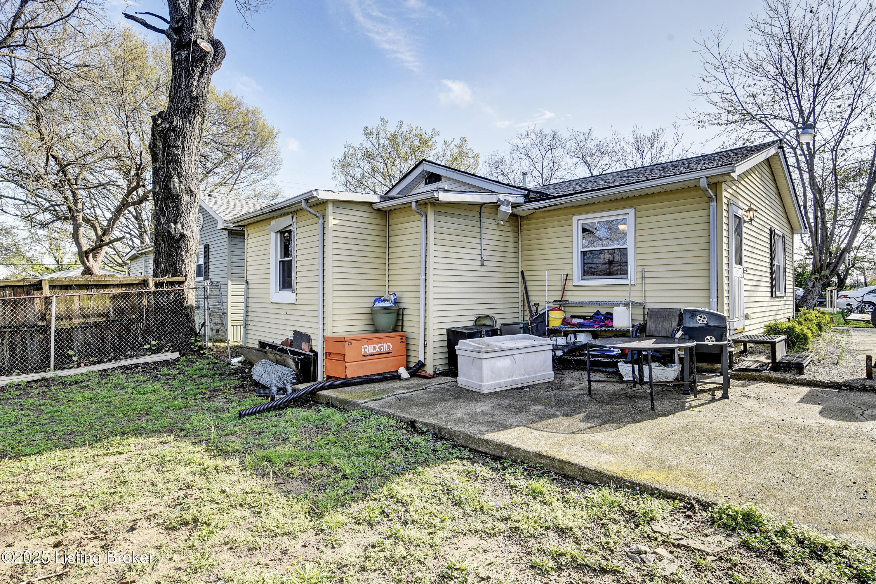 2712 New High St