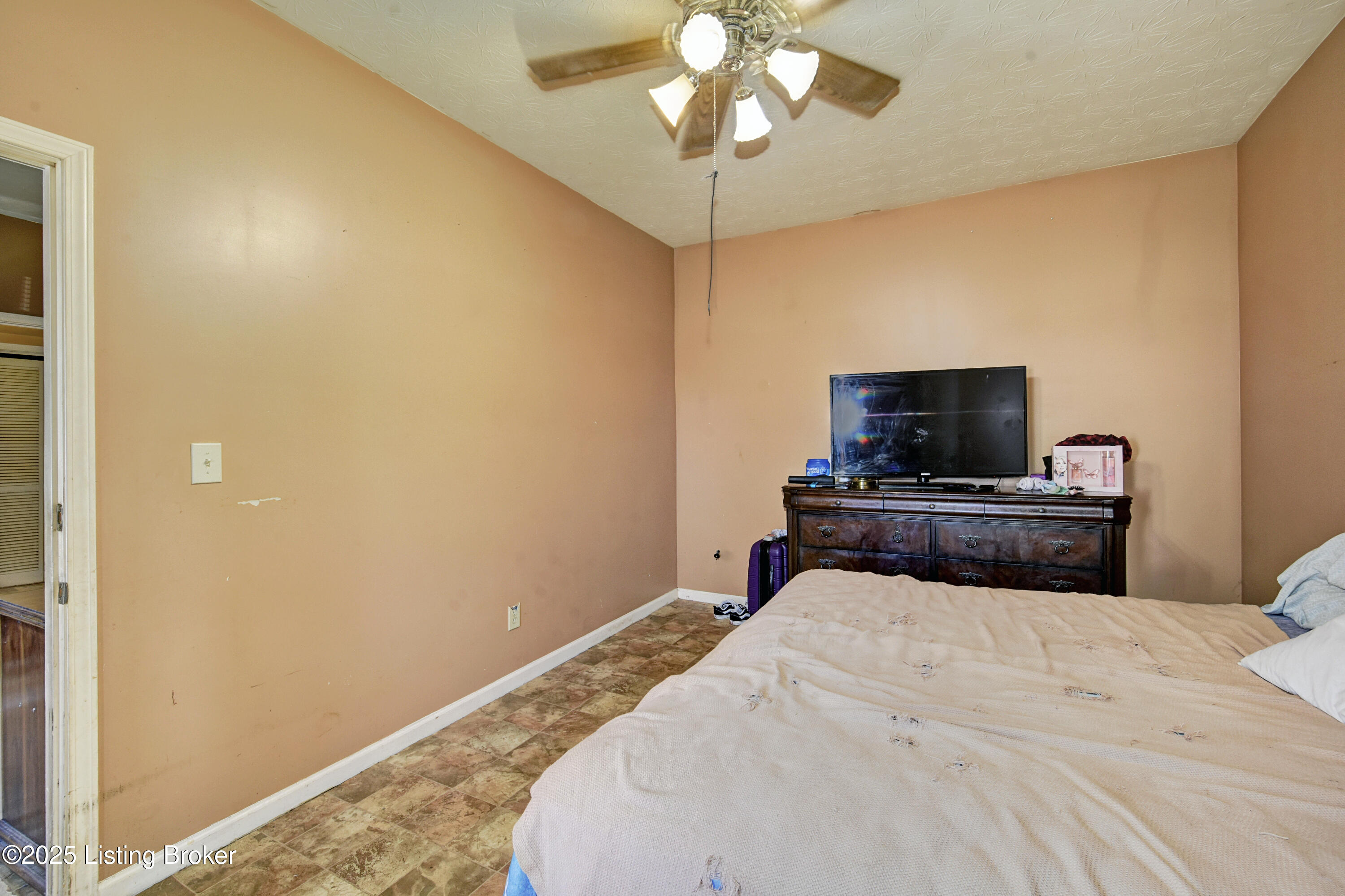 2712 New High St