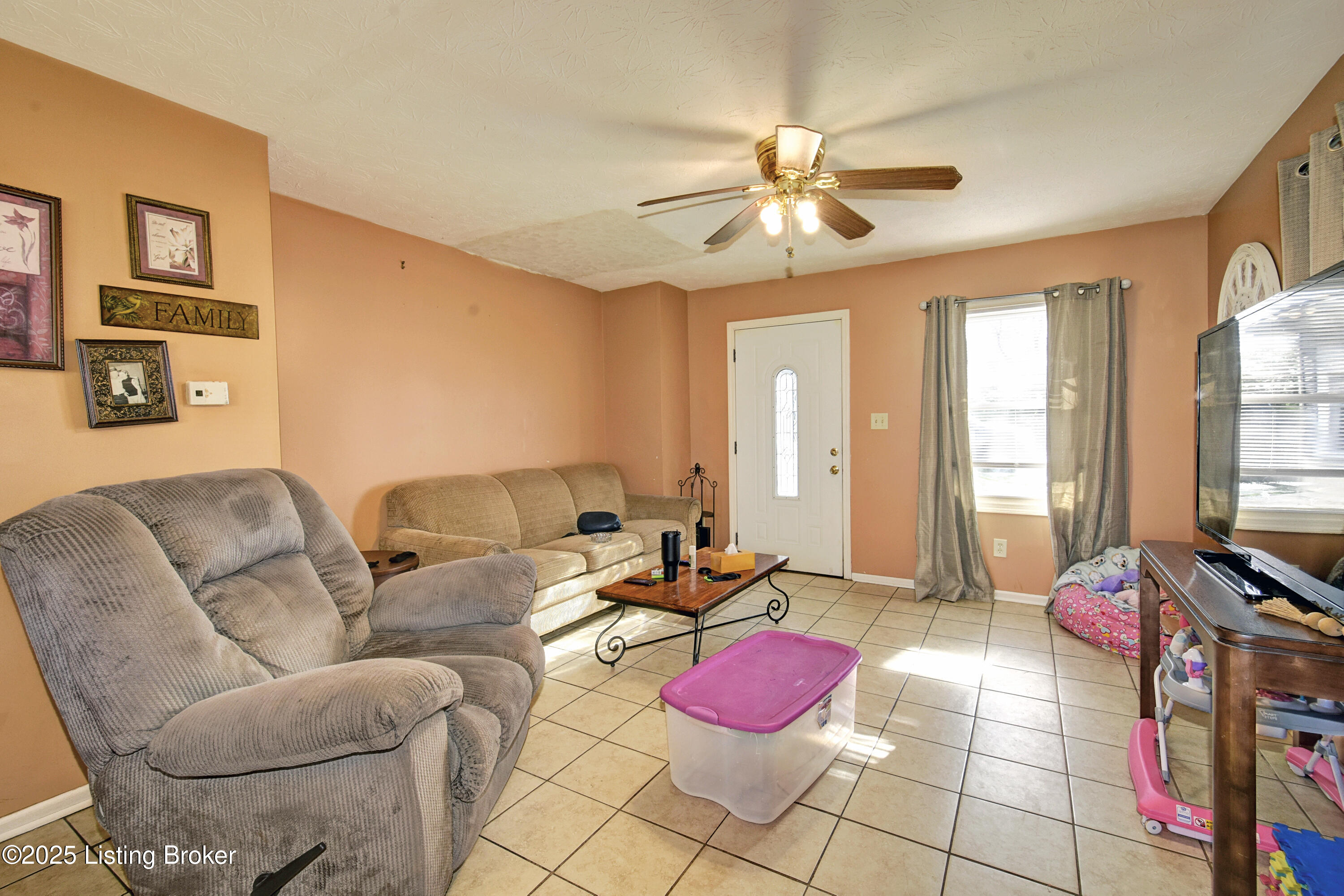 2712 New High St