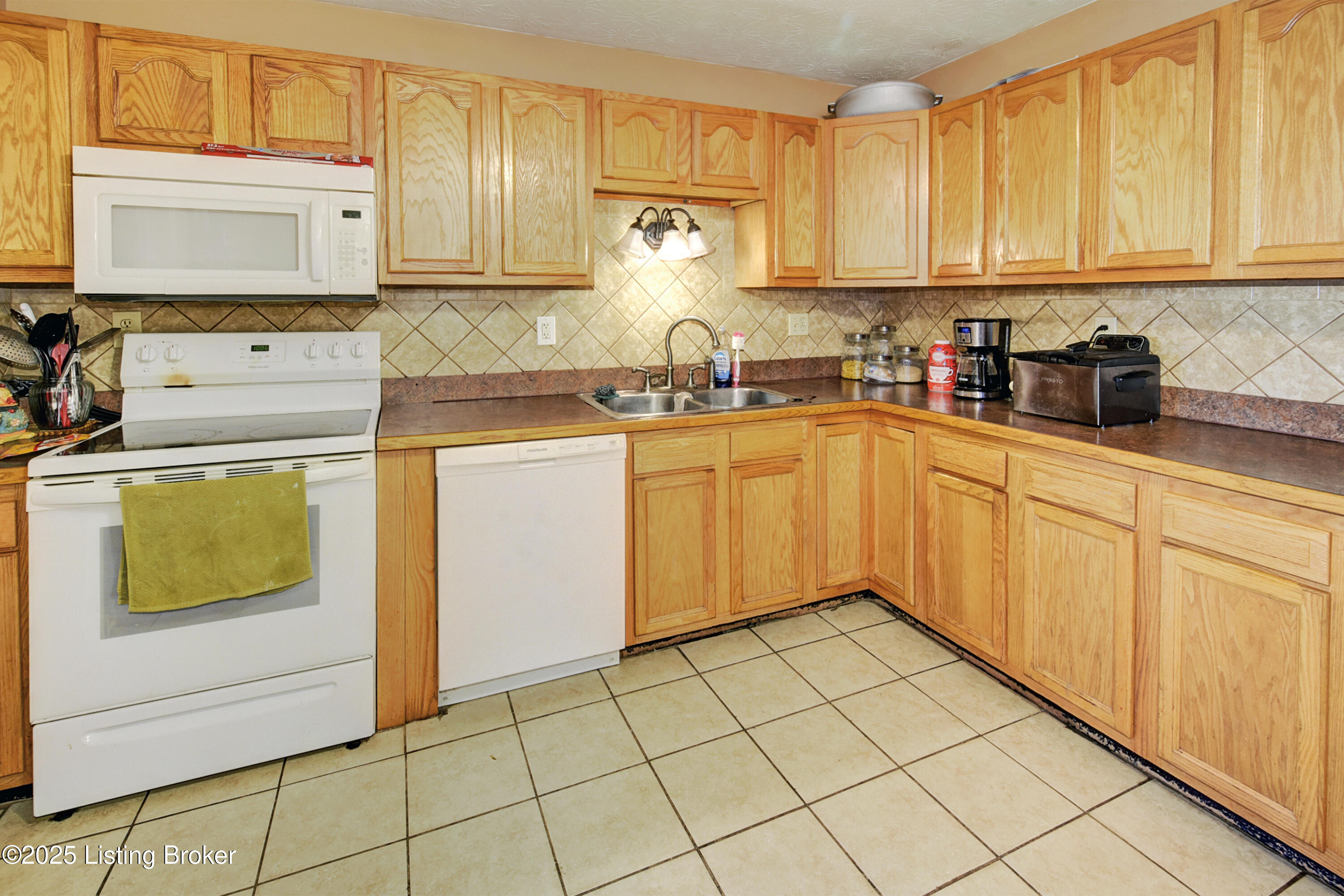 2712 New High St
