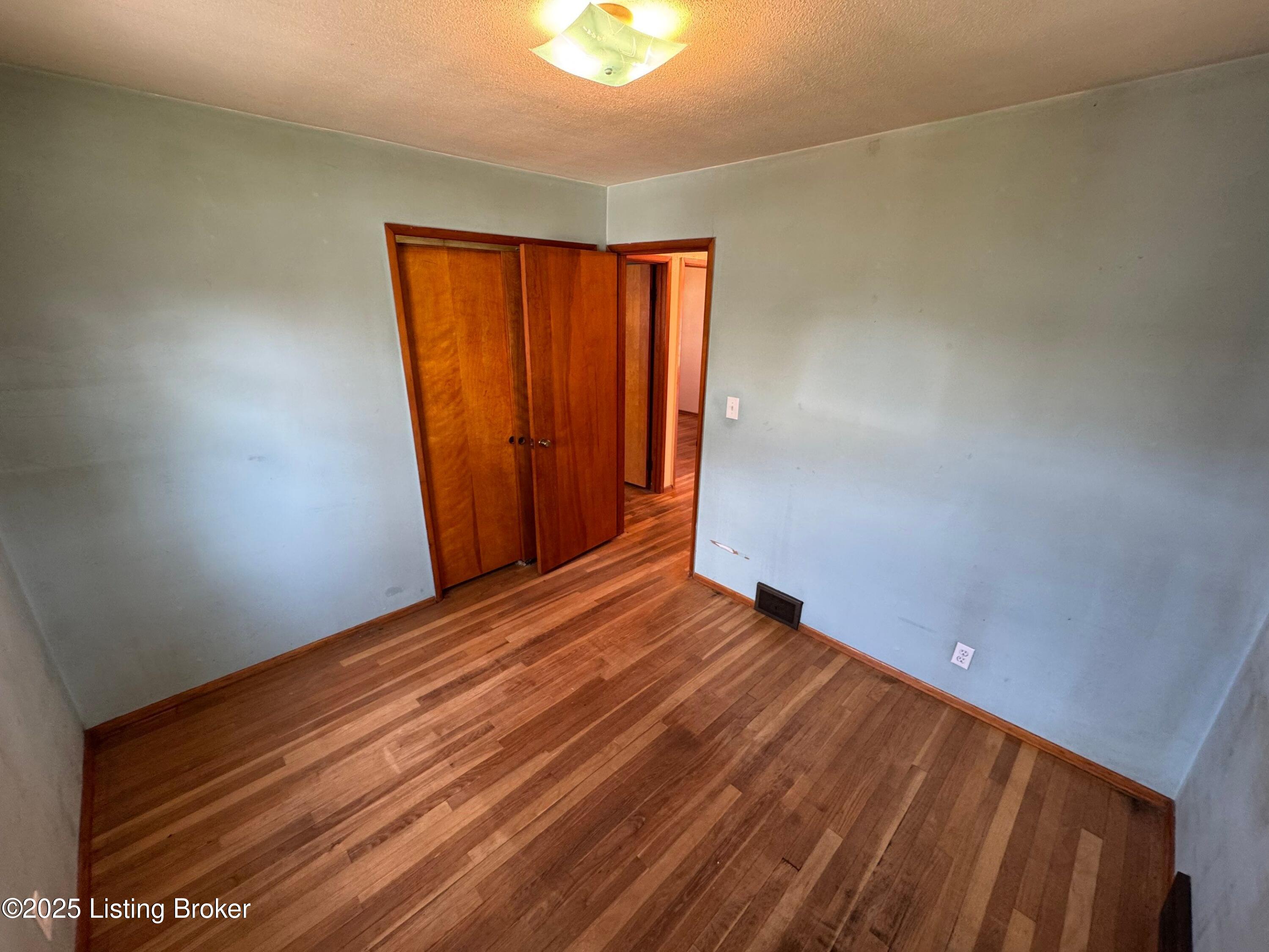 315 E Southside Ct