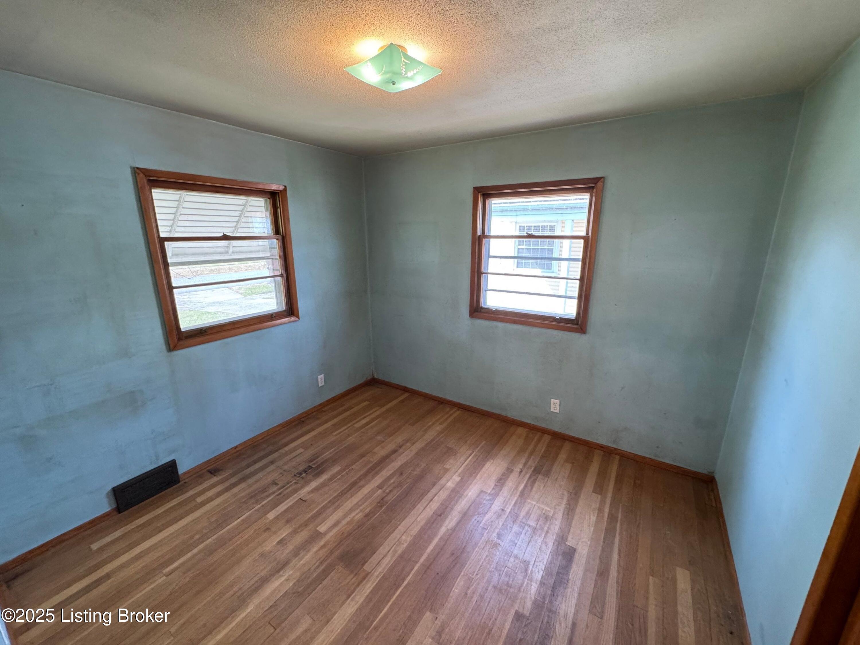315 E Southside Ct