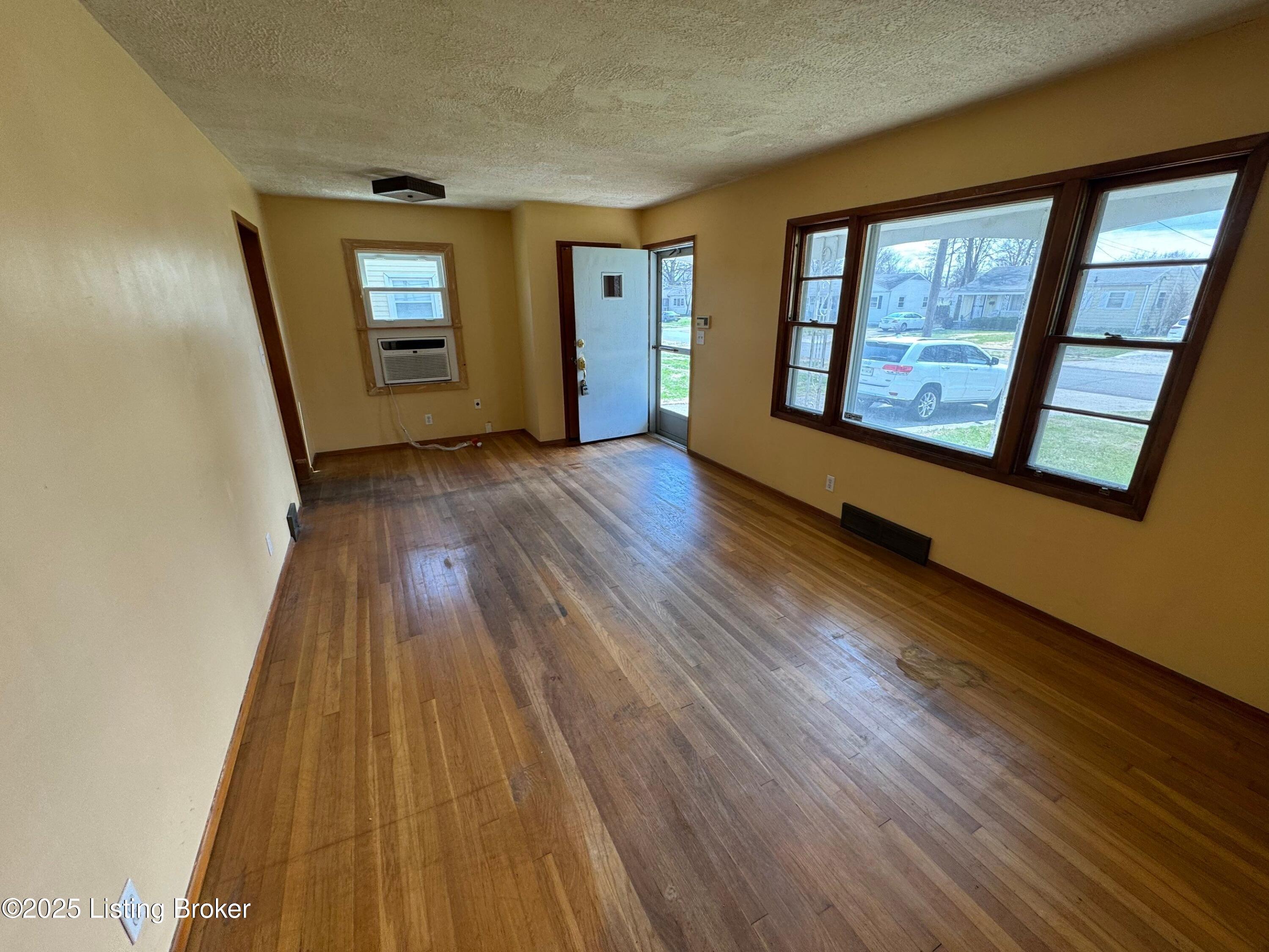315 E Southside Ct
