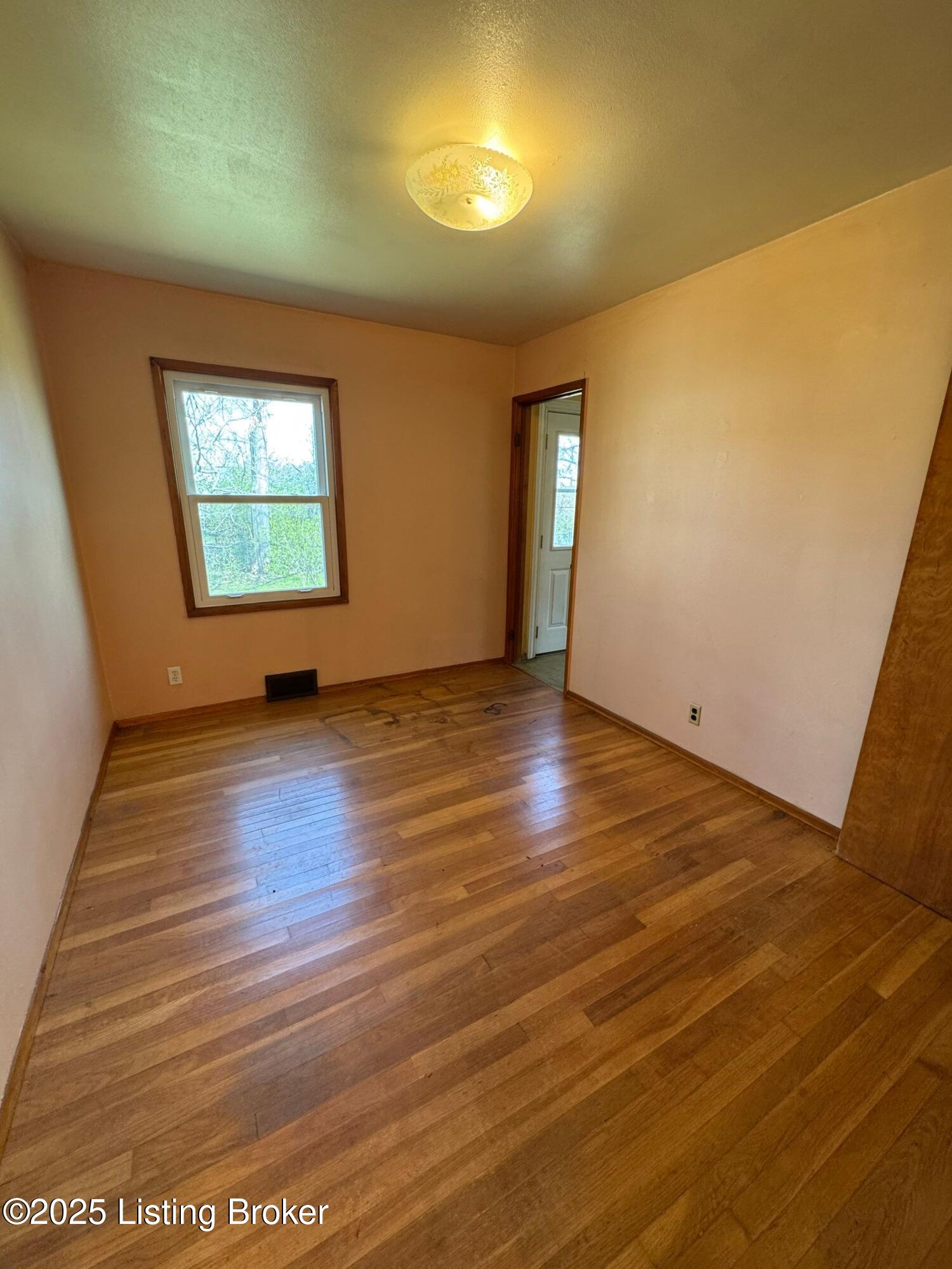 315 E Southside Ct
