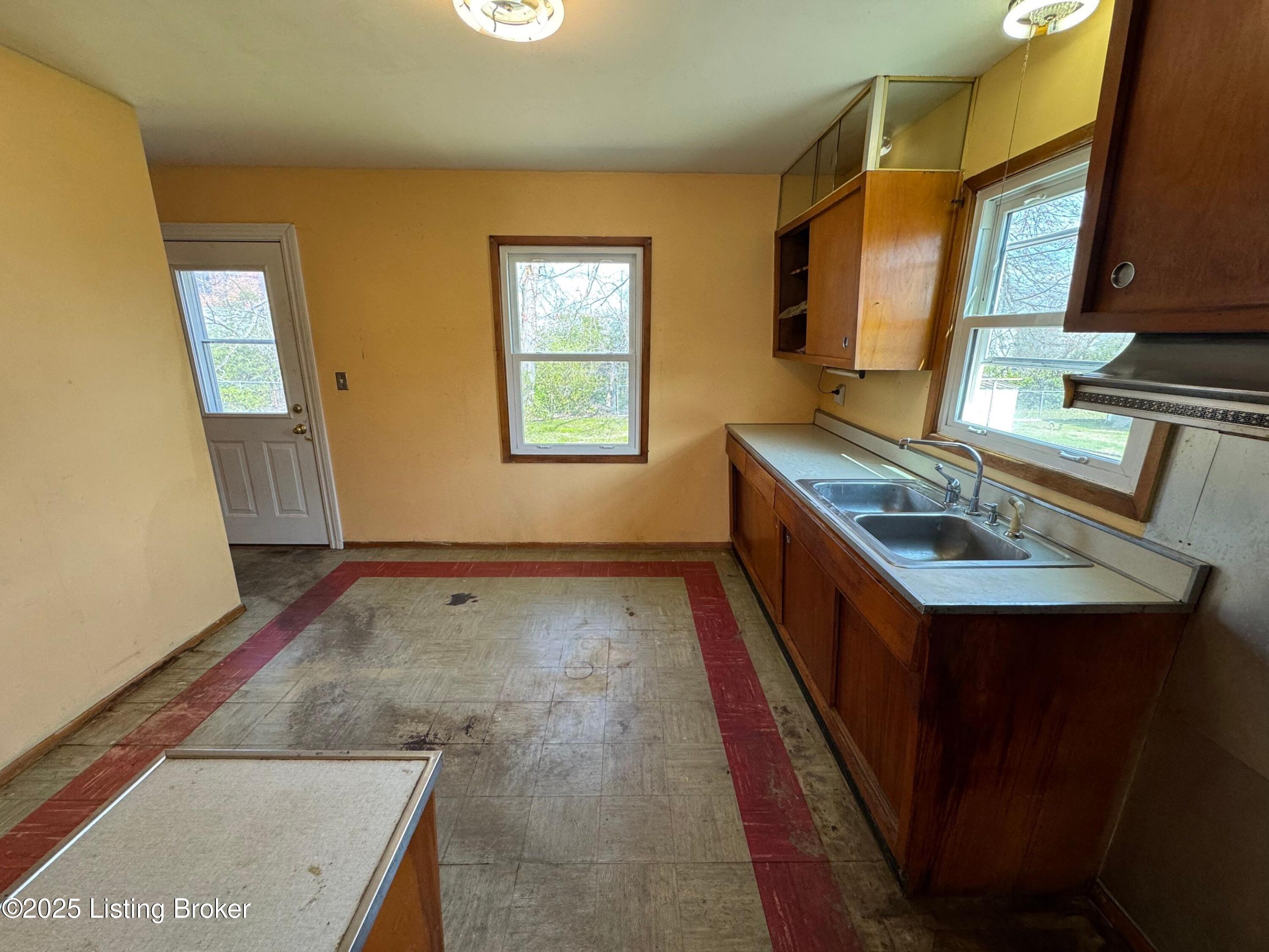 315 E Southside Ct