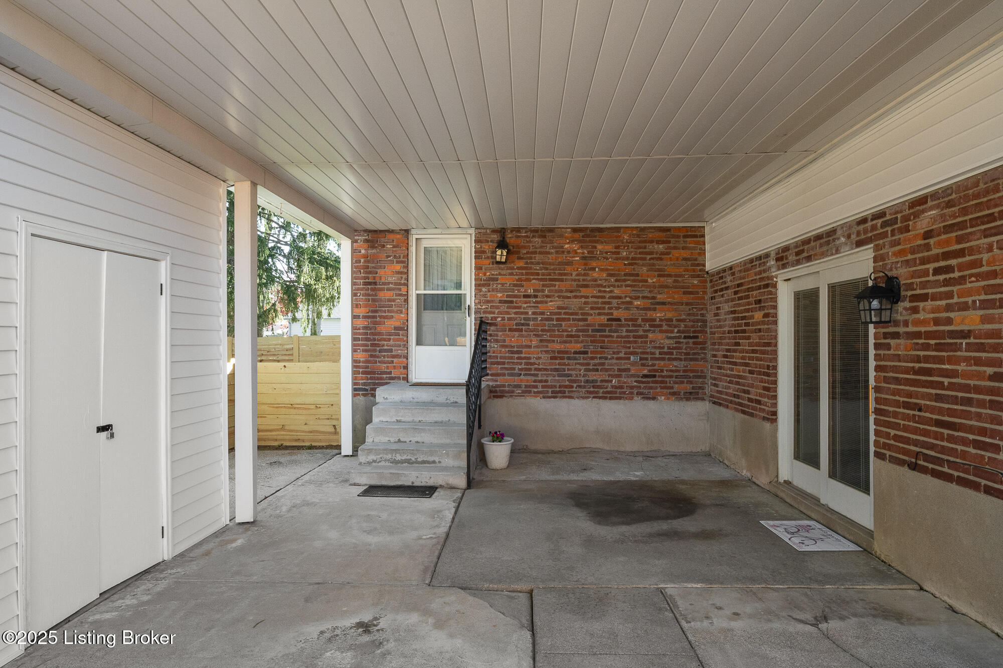 7915 Brush Ln