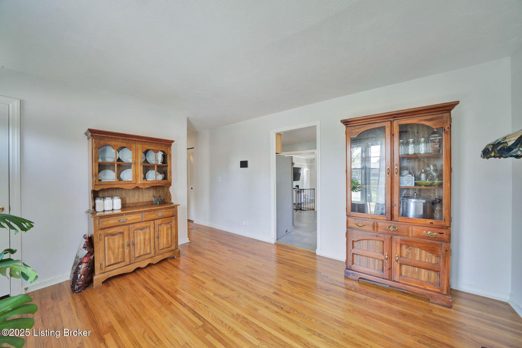 5702 Elmer Ln