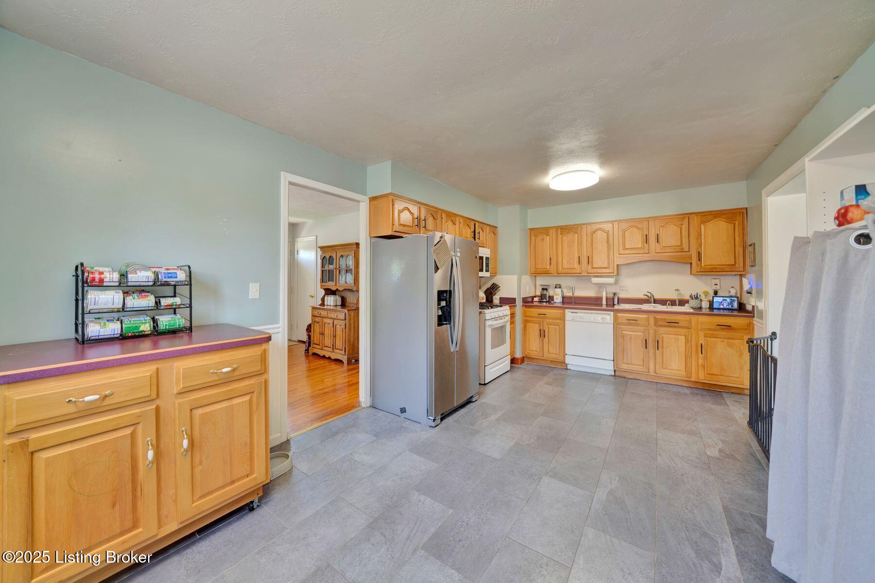 5702 Elmer Ln