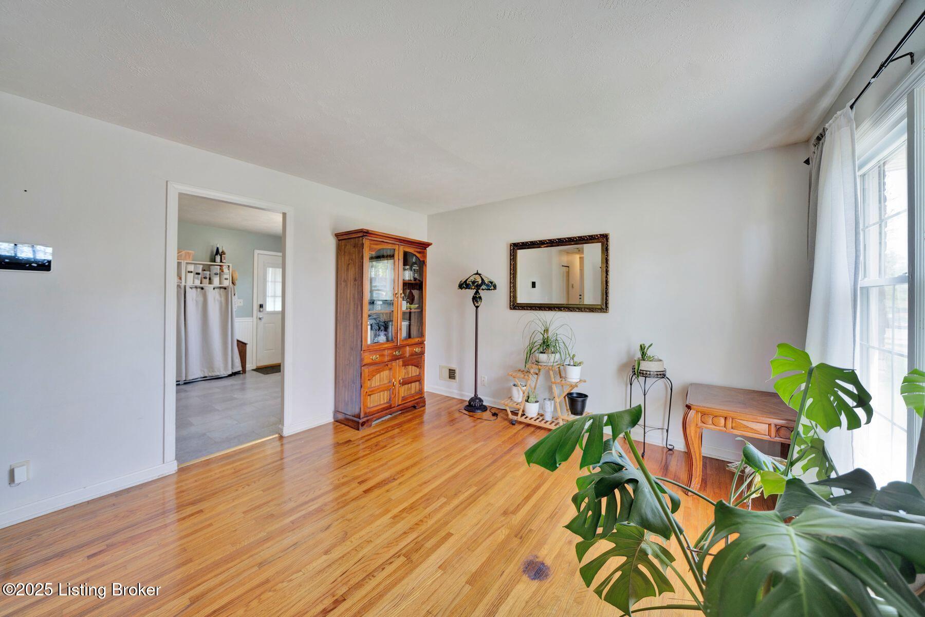 5702 Elmer Ln