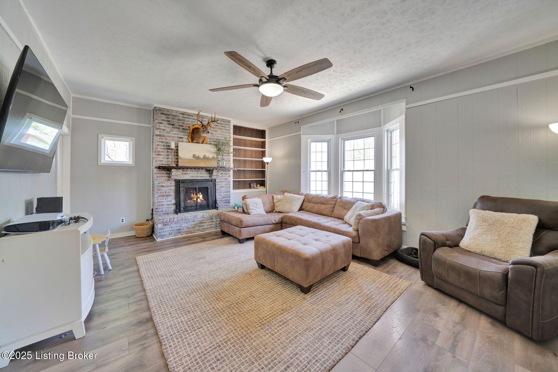 5702 Elmer Ln