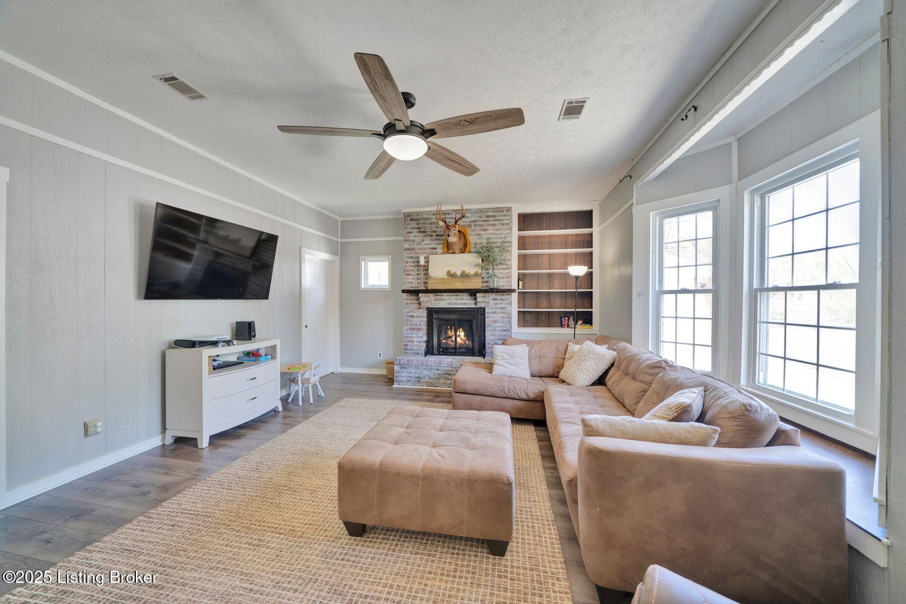 5702 Elmer Ln